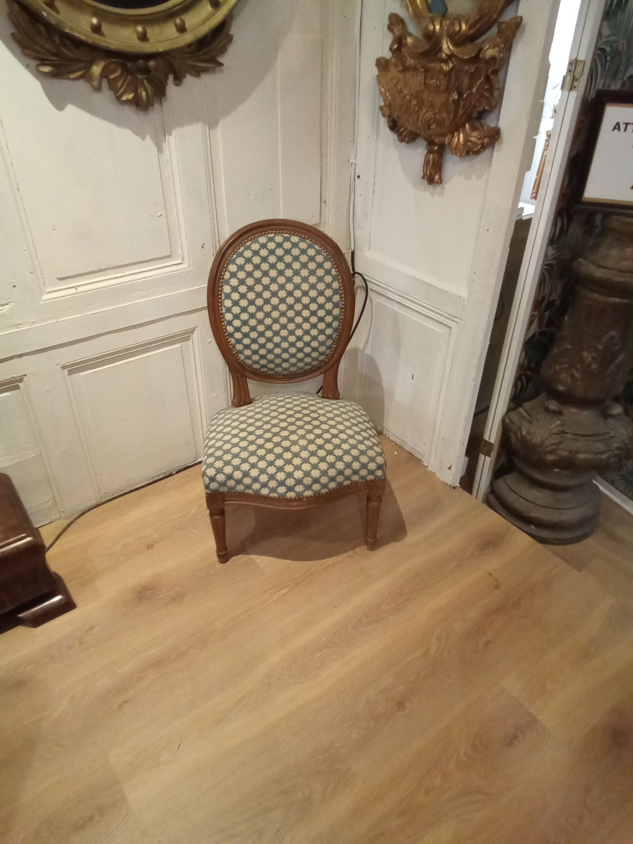 Chaise de style Louis XVI