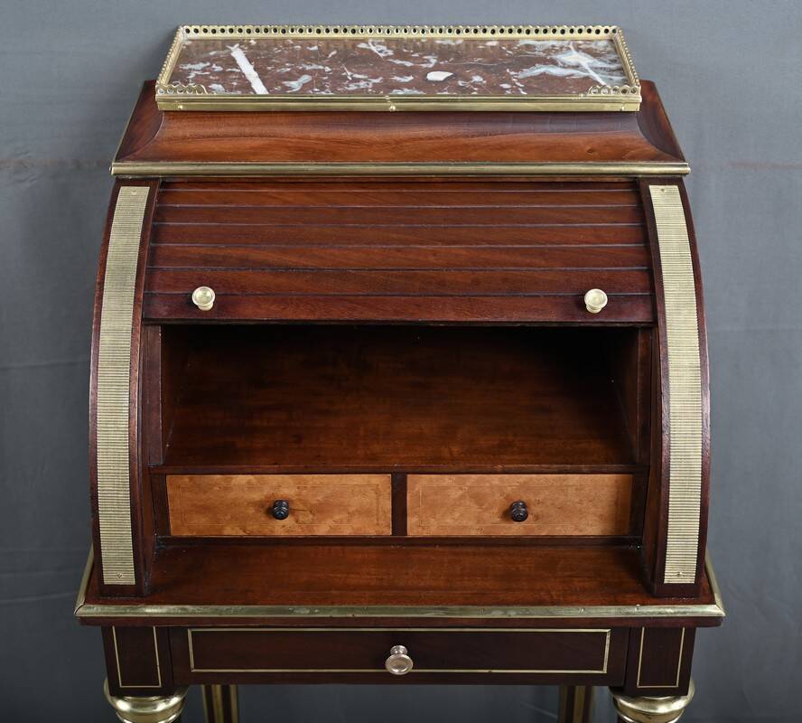 Small mahogany living room furniture, Louis XVI style – 2nd half of the 19th century.