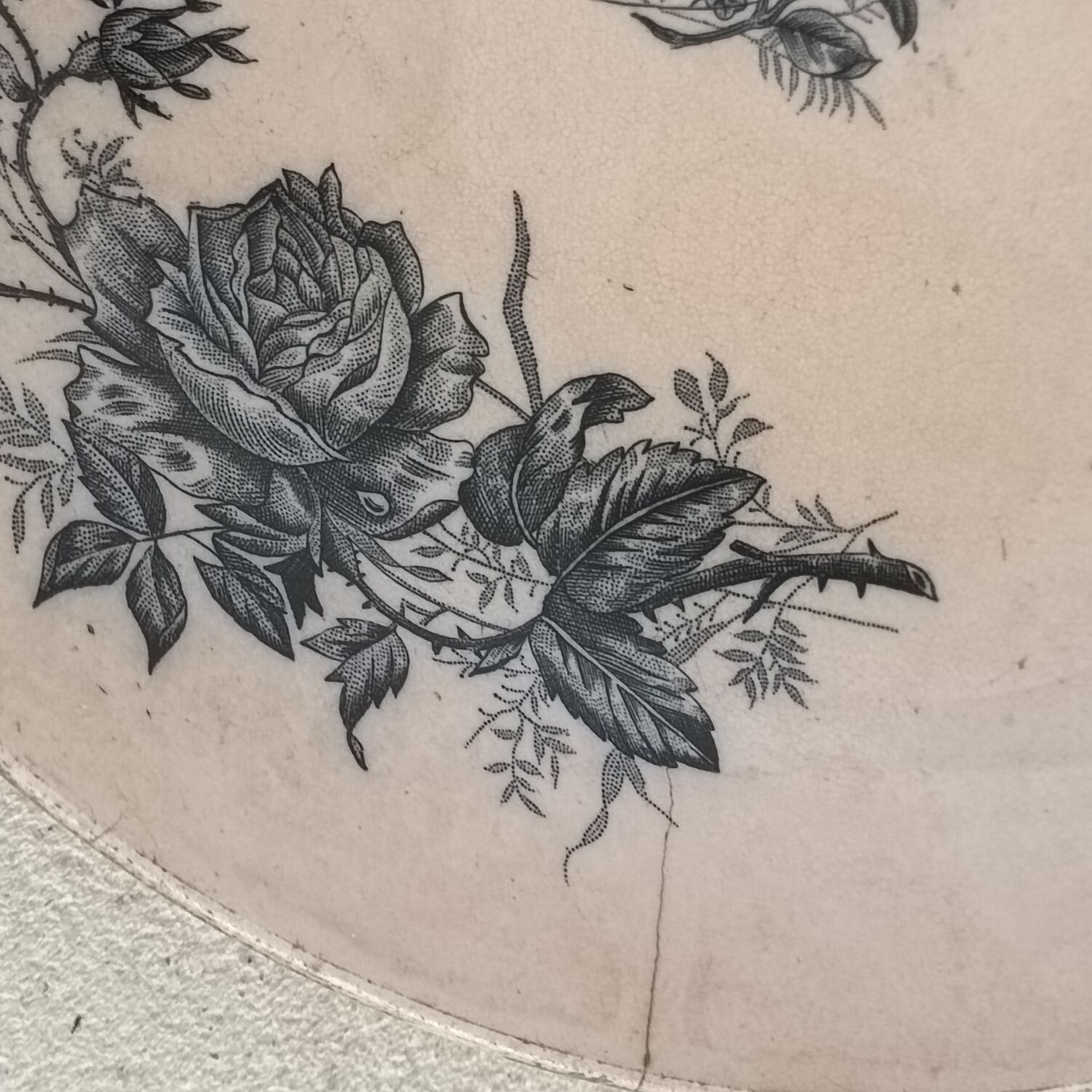 Round iron earth dish Onnaing