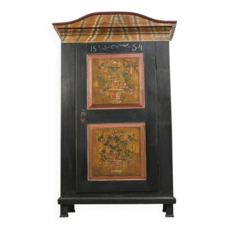 Armoire de mariée peinte à l'art populaire