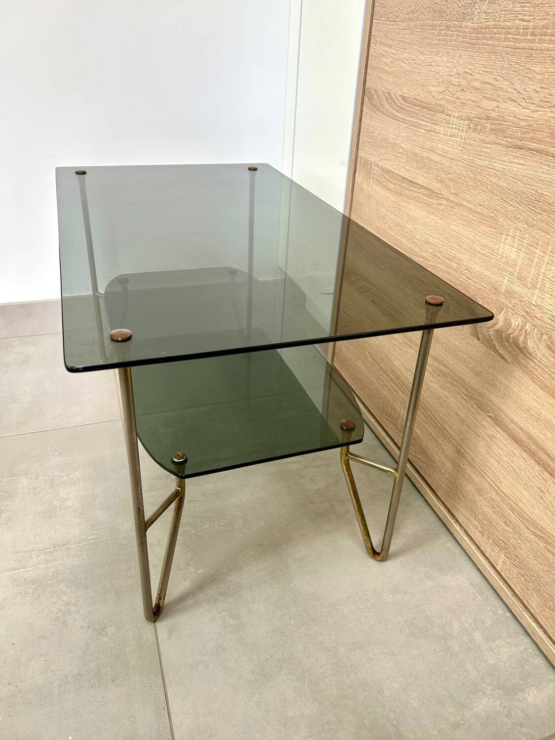 1975 glass coffee table with 2 tops, good condition