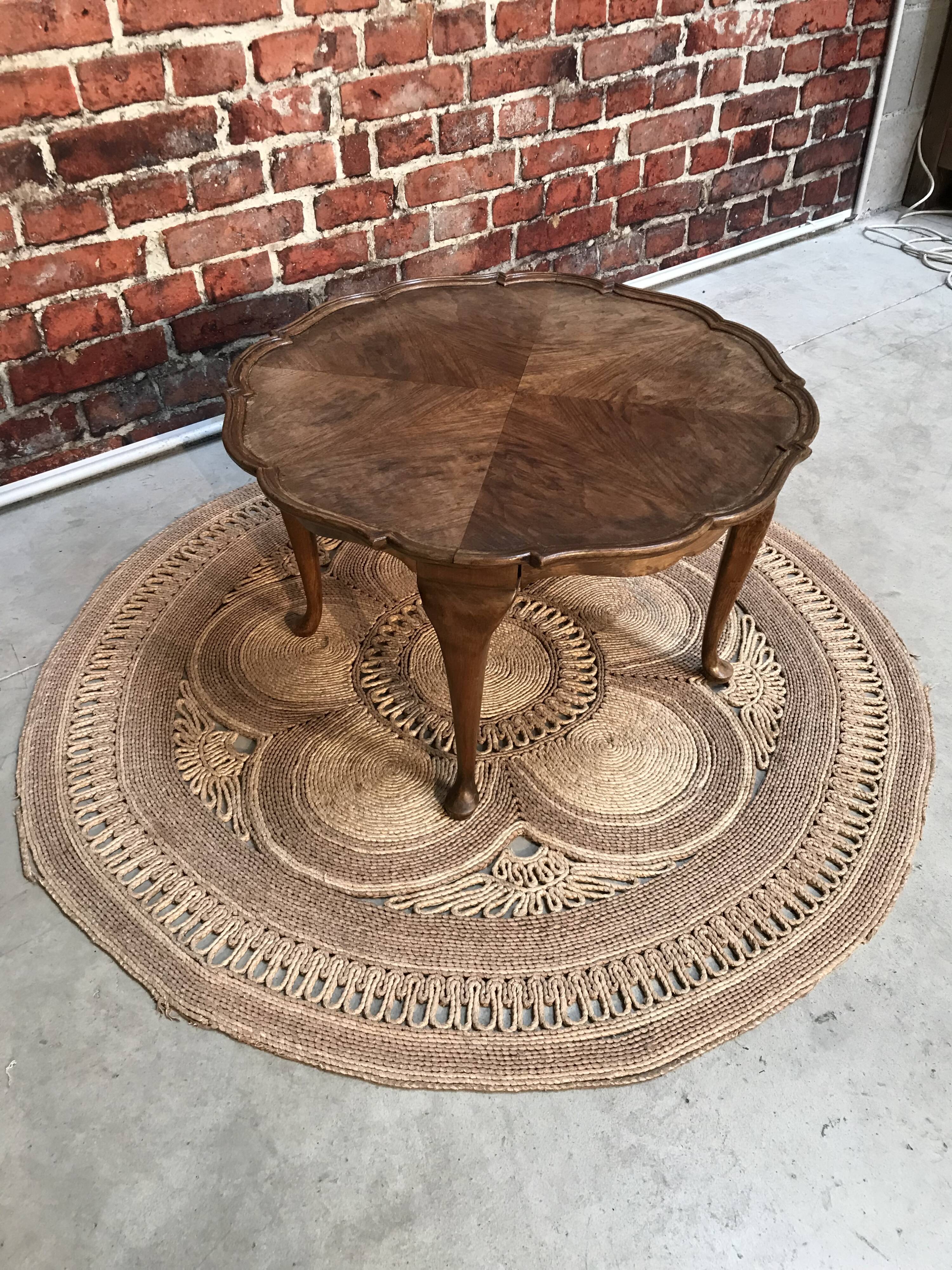 Round coffee table