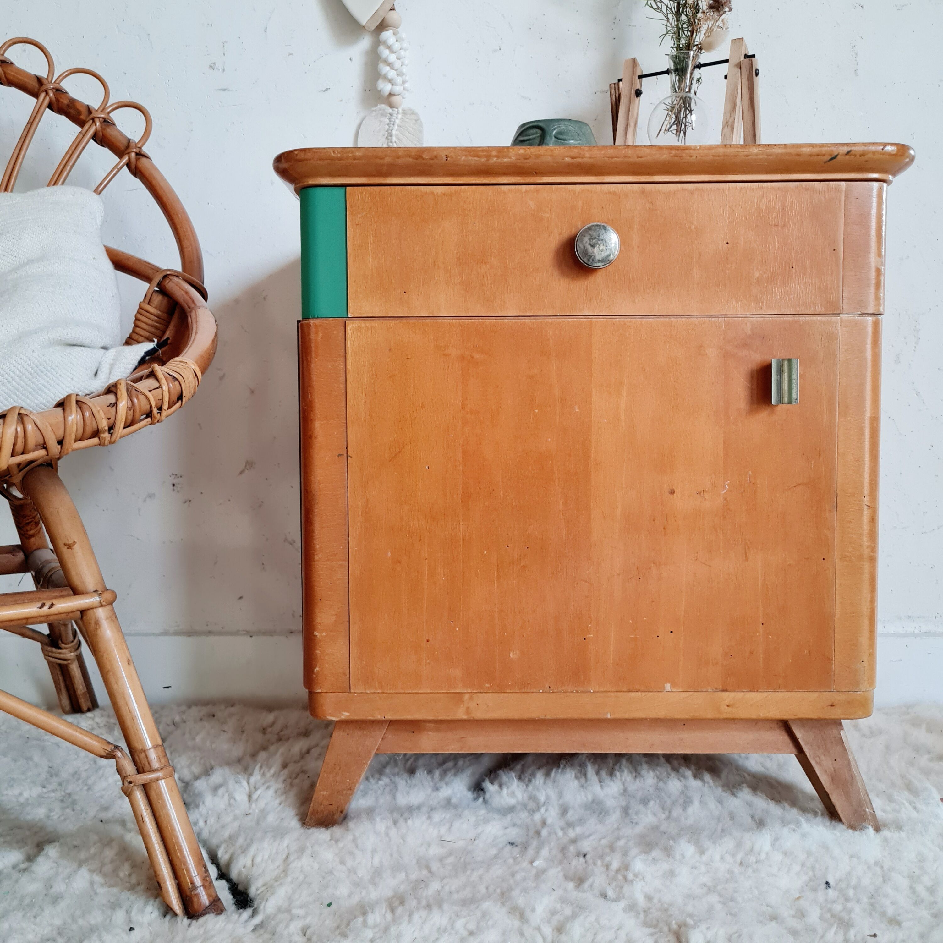 Bedside wood compass feet