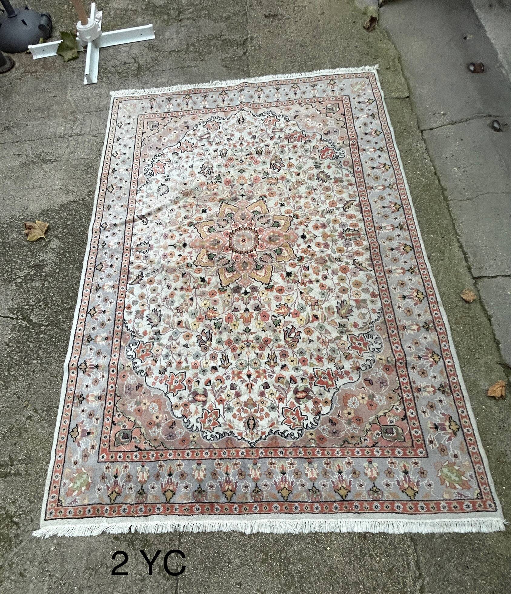 Floral oriental rug