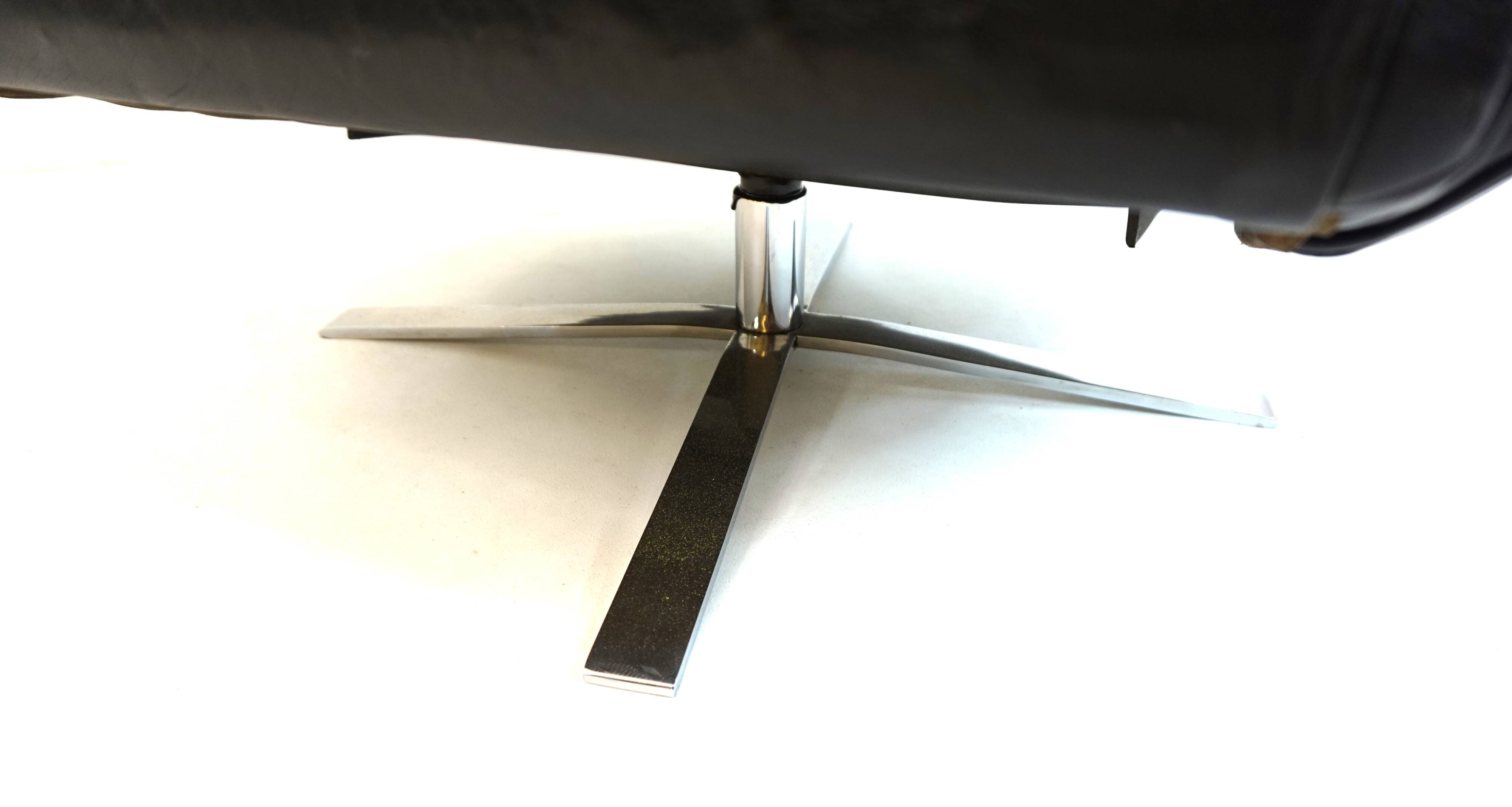 ESA leather chair 802 by Werner Langenfeld