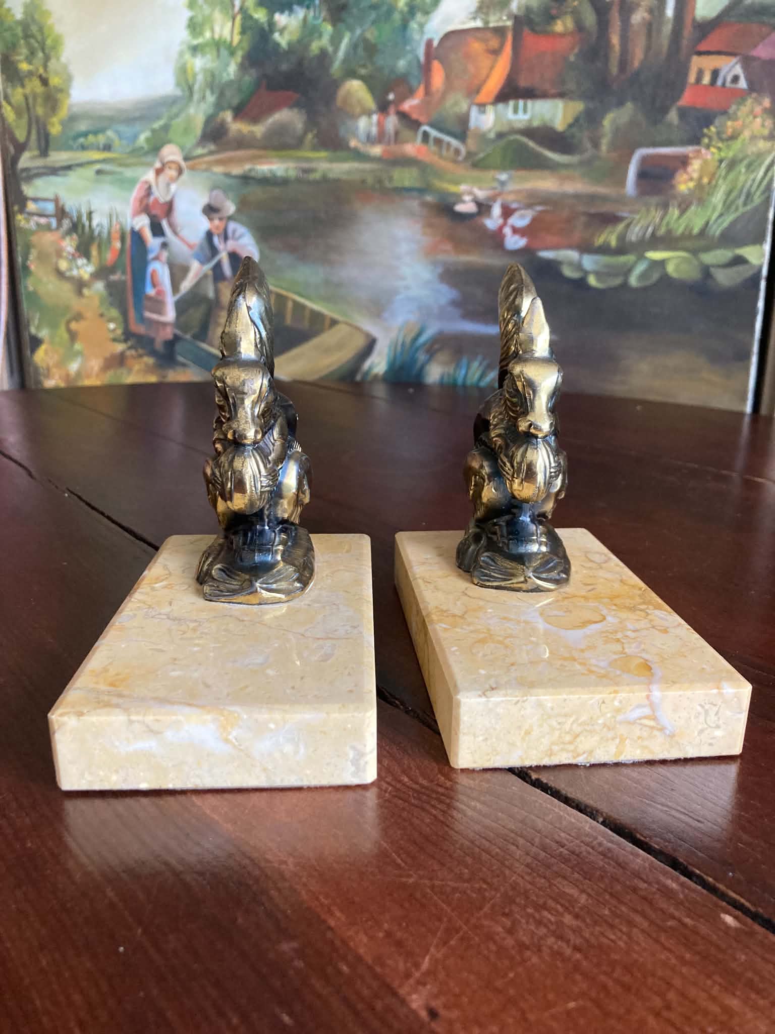 Squirrel bookends
