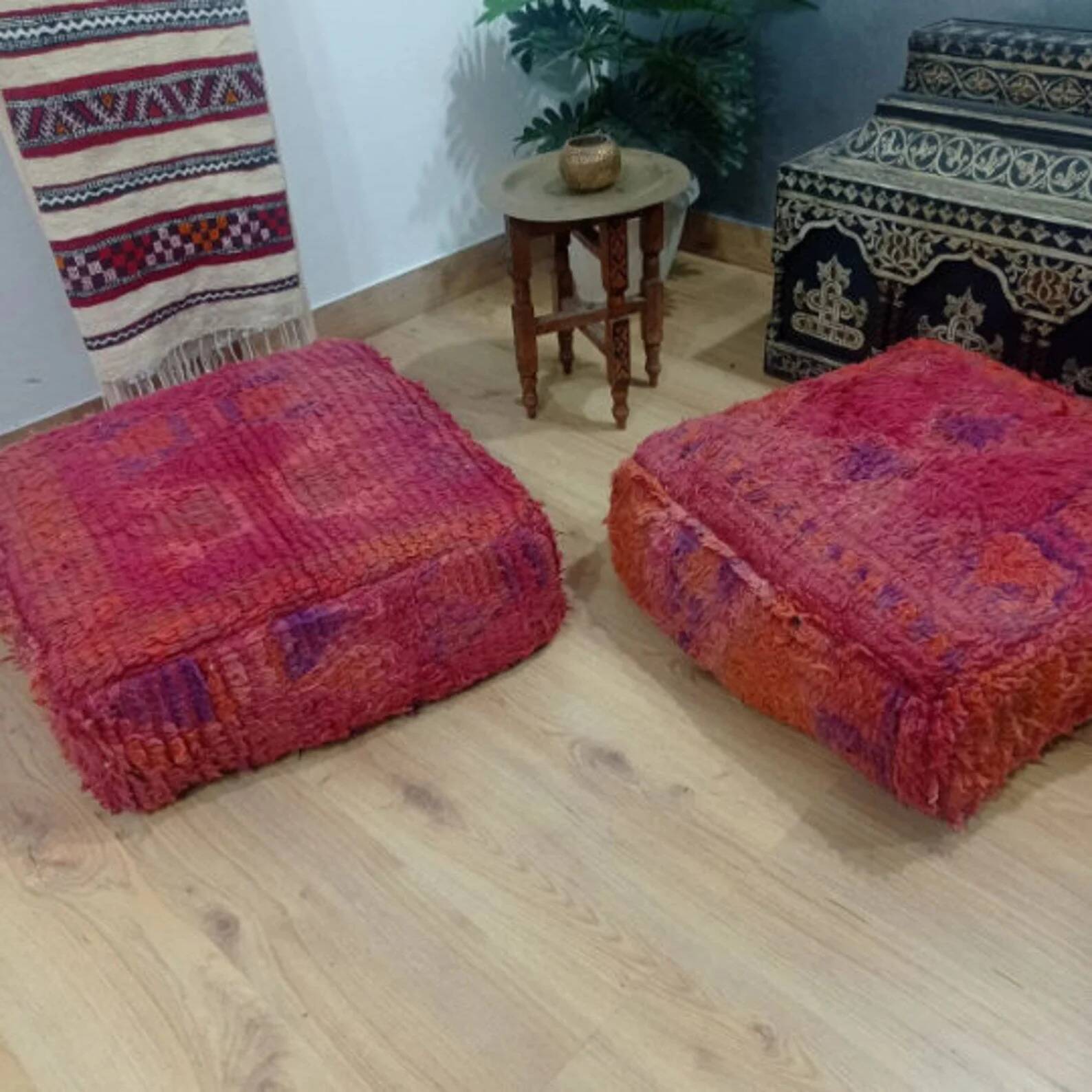 Handmade Berber pouf in wool 60 X 60 X 20 CM
