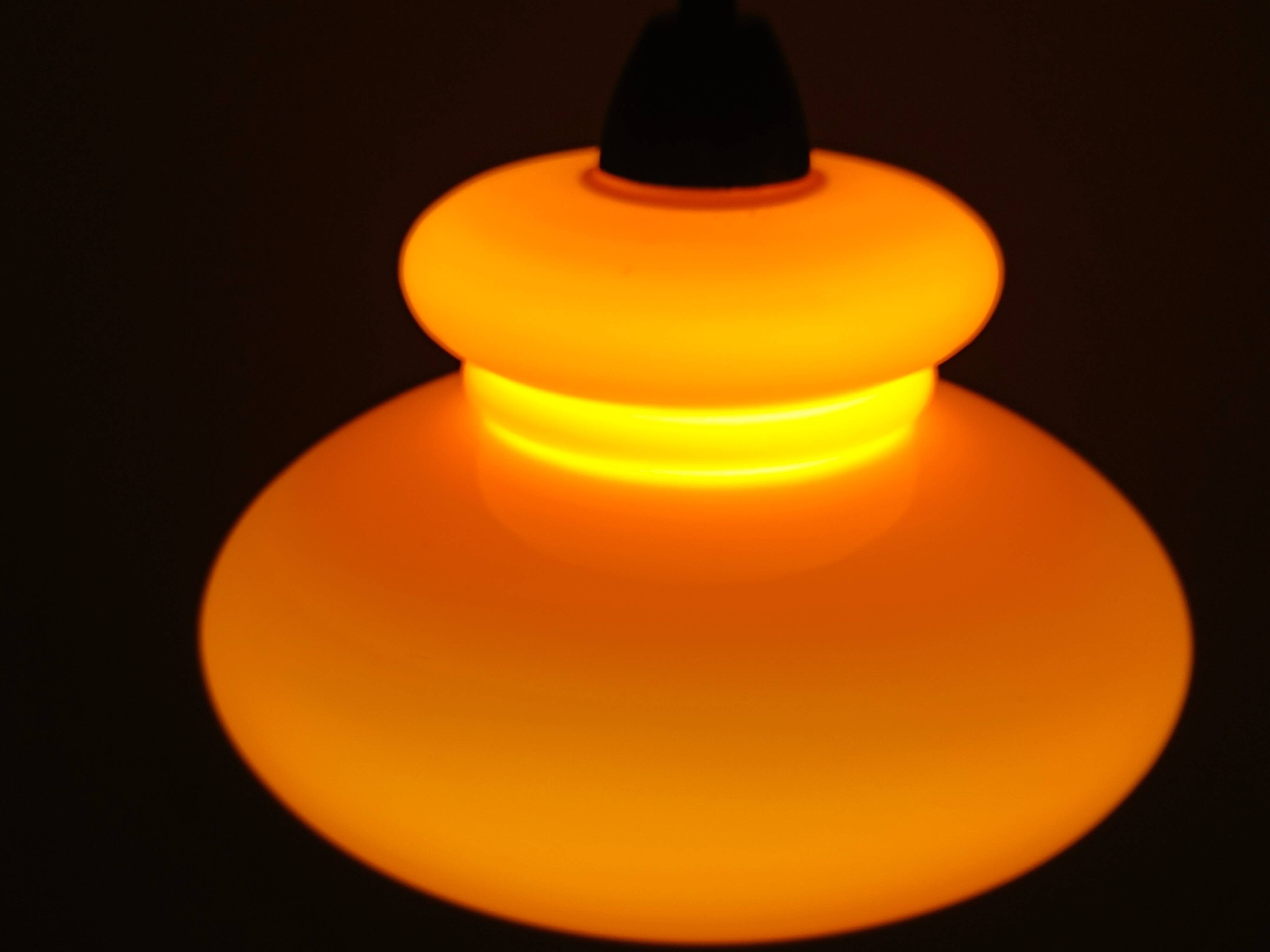 Lustre opaline orange années 70