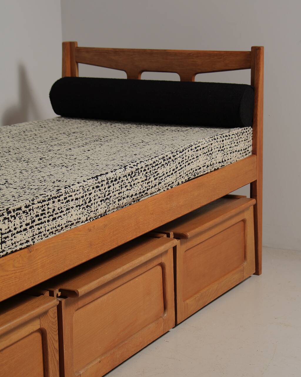 Oak bed with 3 Saint-Sabin chests 1950