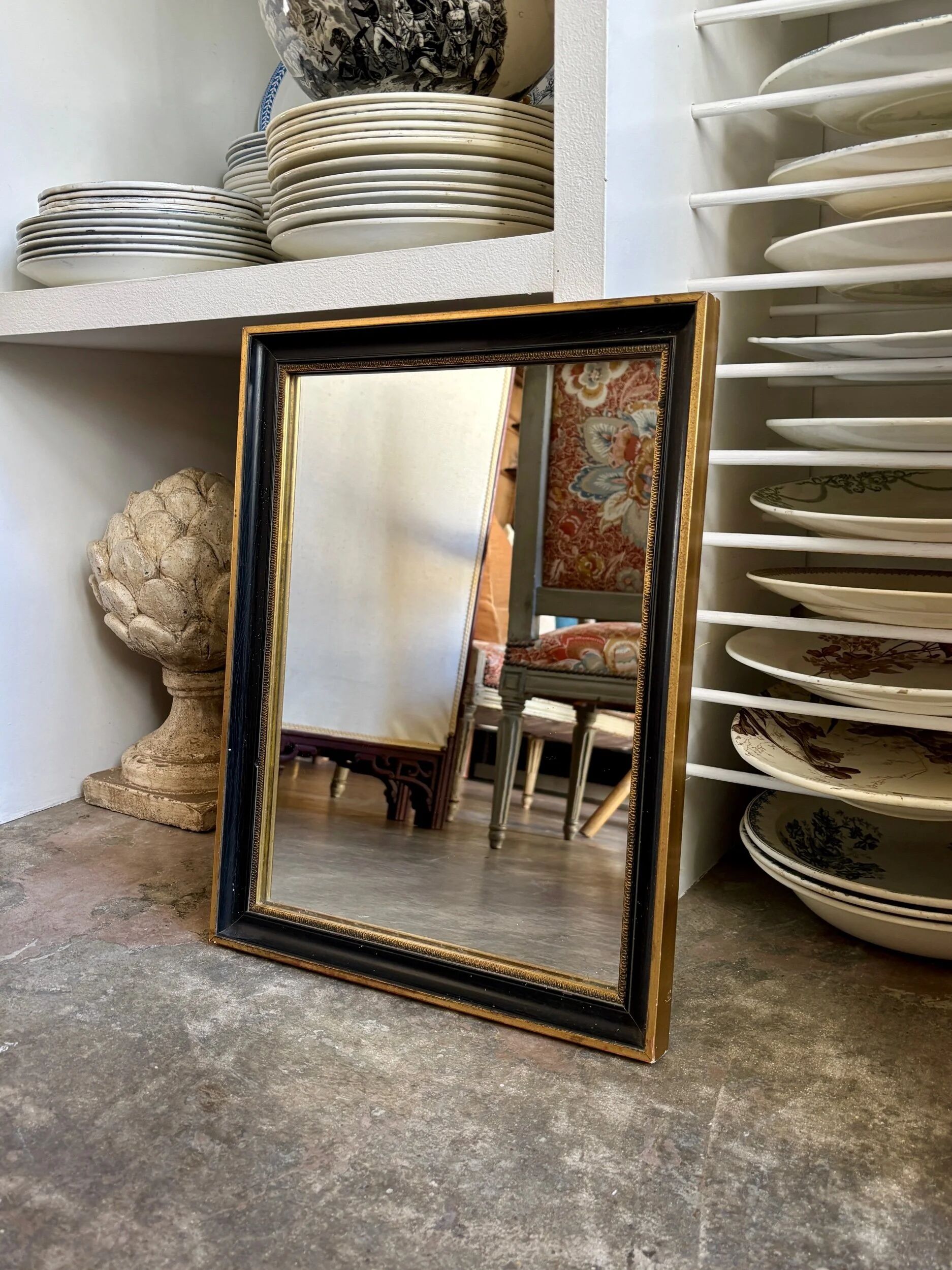 Miroir rectangulaire en bois noir et doré 45 x 35 cm