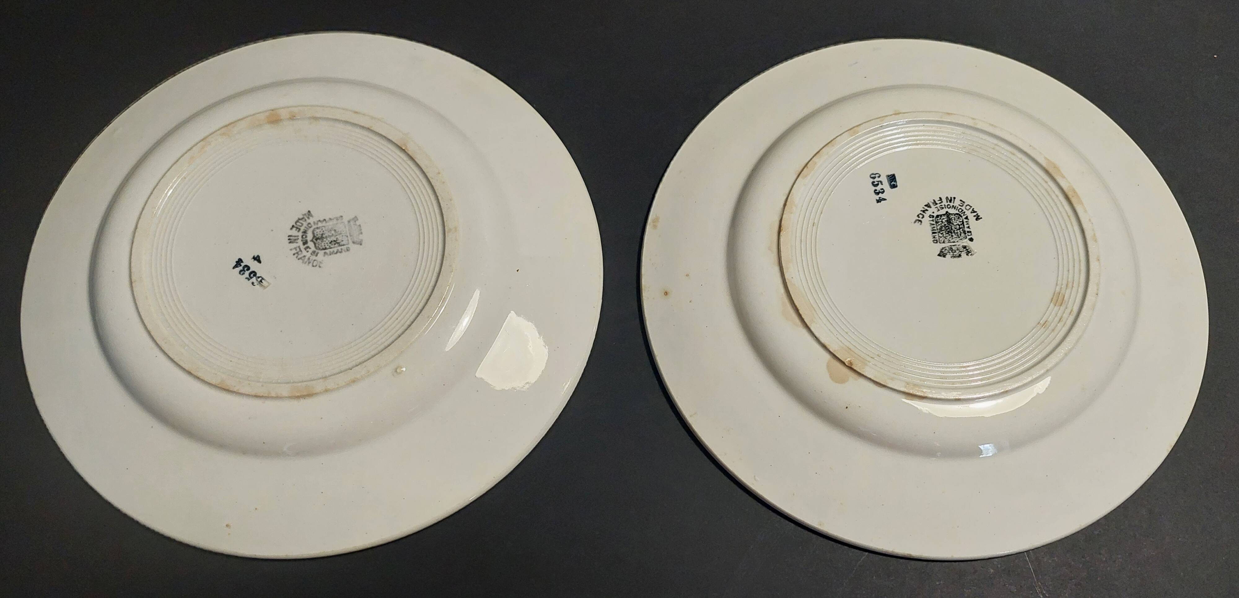 Pair of Saint Amand 20th century earthenware dinner plates