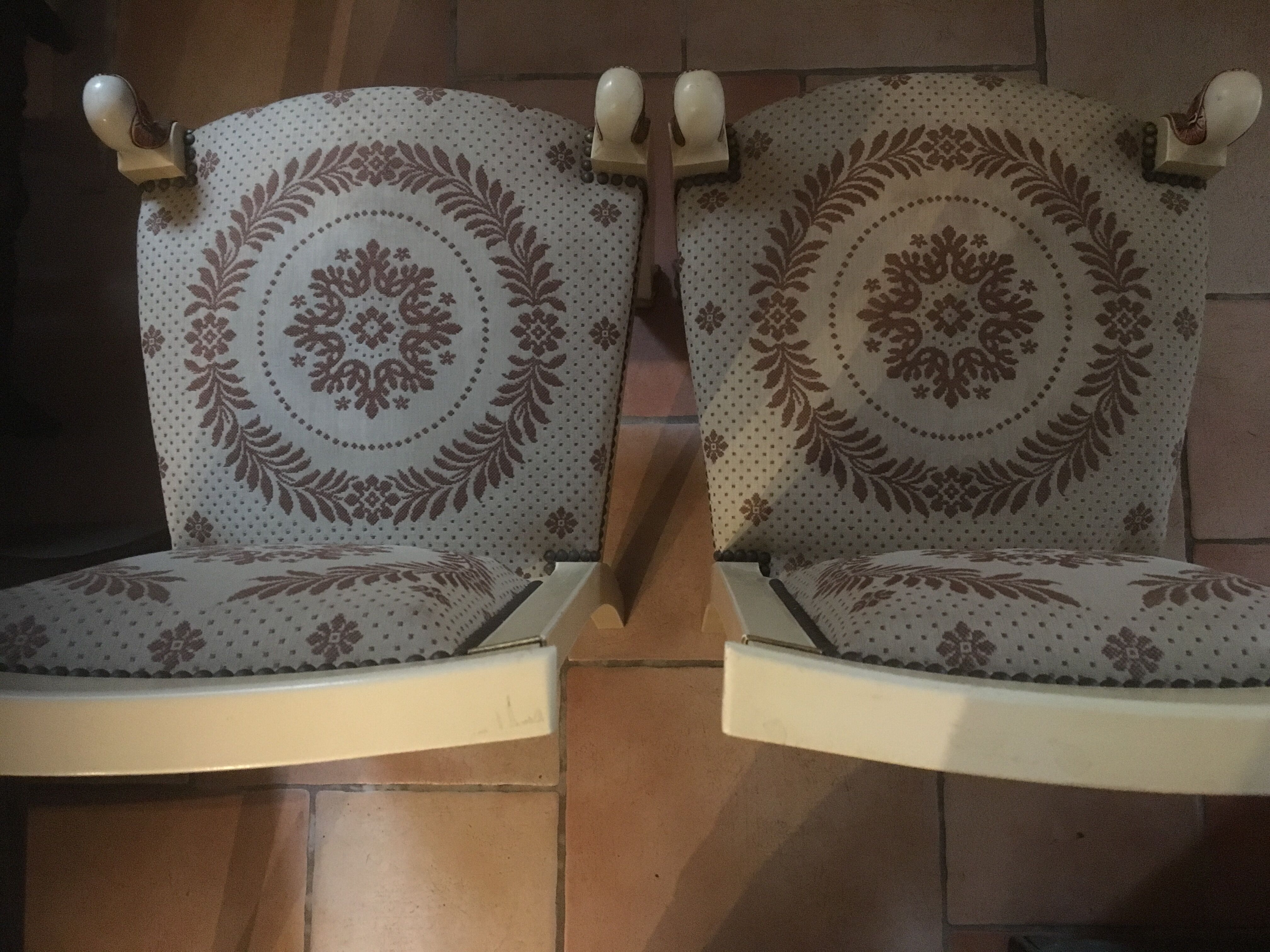 Paire de chaises d'apparat de style égyptien XXème