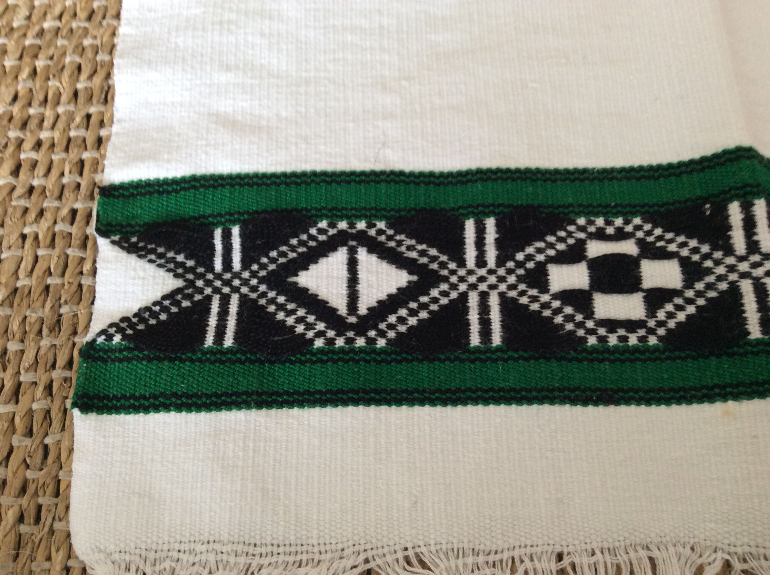 Set of 5 napkins and a table runner