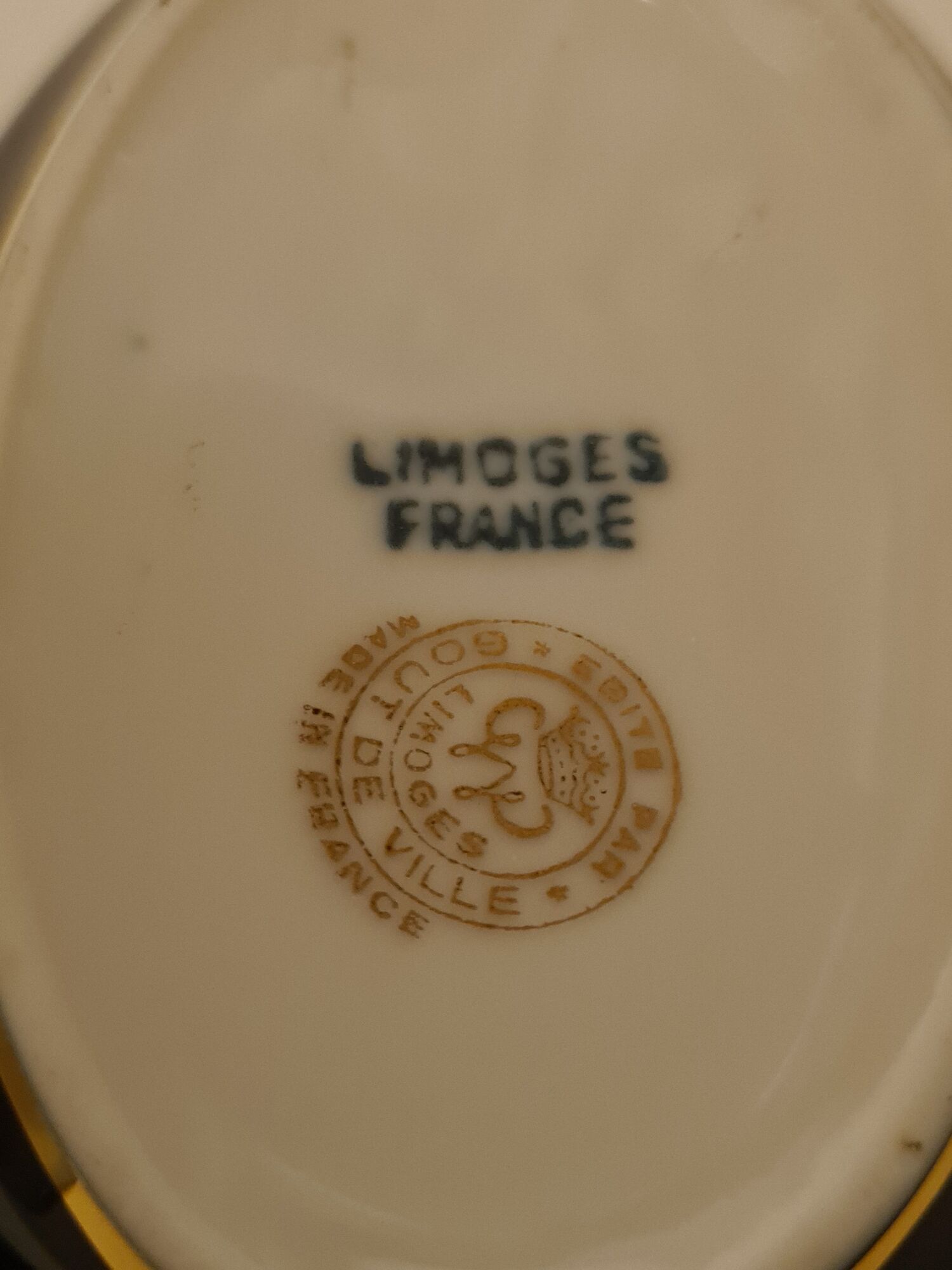 Bonbonnière in Limoges porcelain blue and gold
