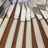 Lot de 24 couteaux de tables et entremet A. Peter