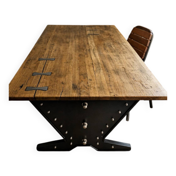 Table industrielle – Pièce artisanale en bois massif et acier