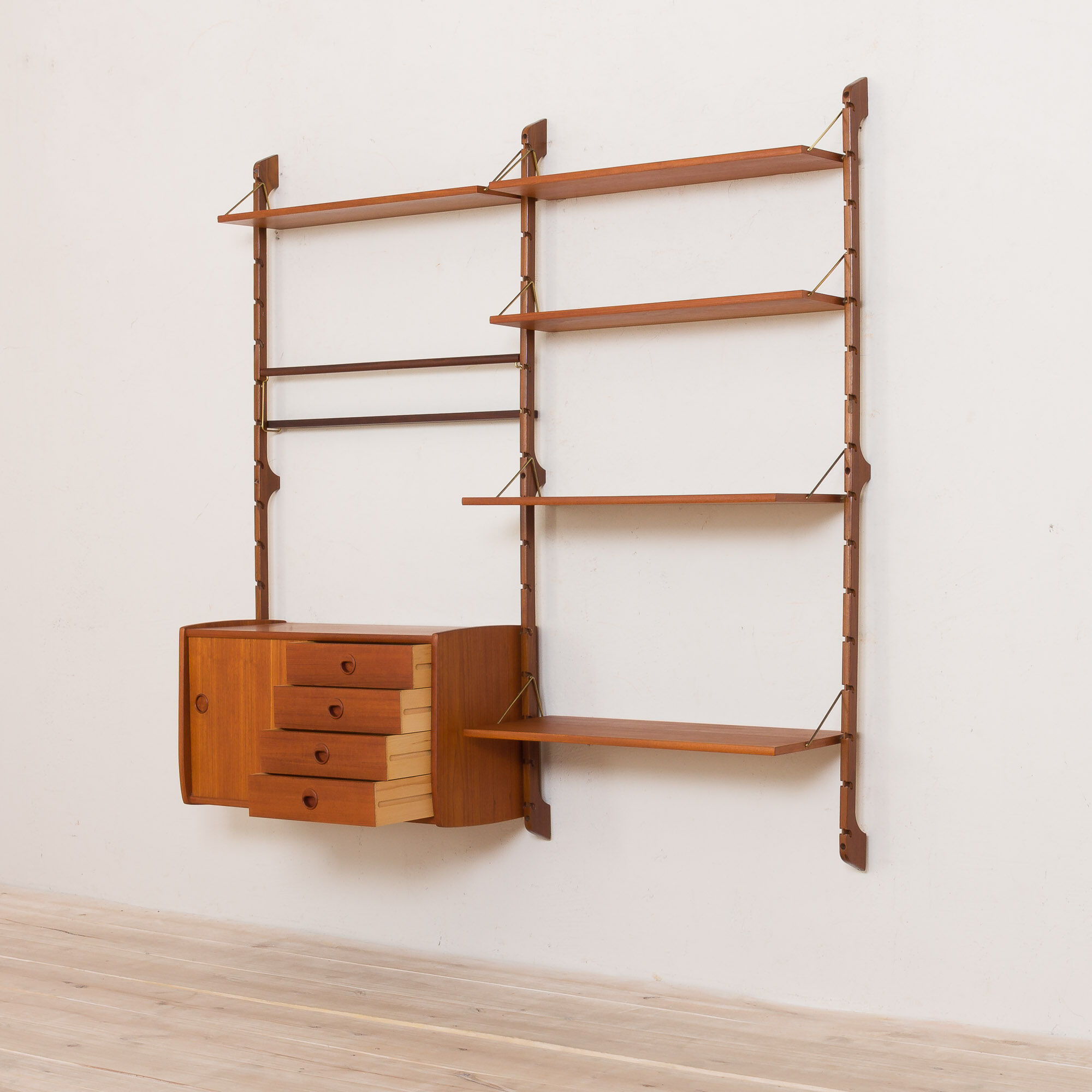 Ergo Wall Unit in teak with 6 shelves and a cabinet by John Texmon for Blindheim Møbelfabrikk