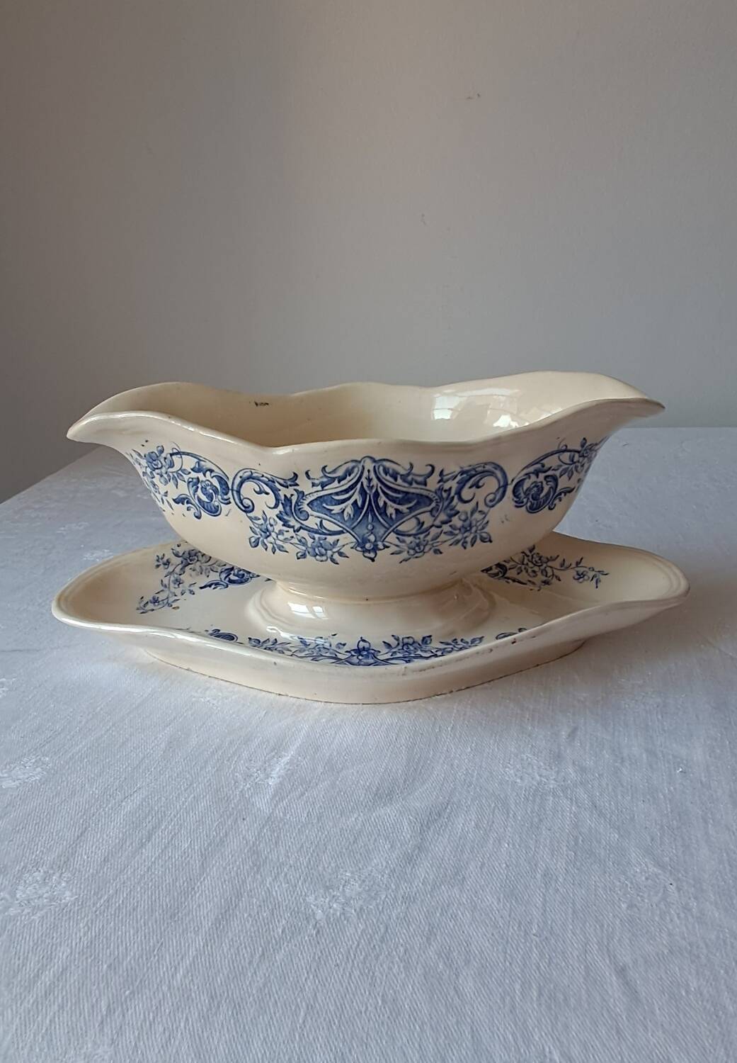 Saucière modèle Aramis de Longchamp. Terre de fer bleu