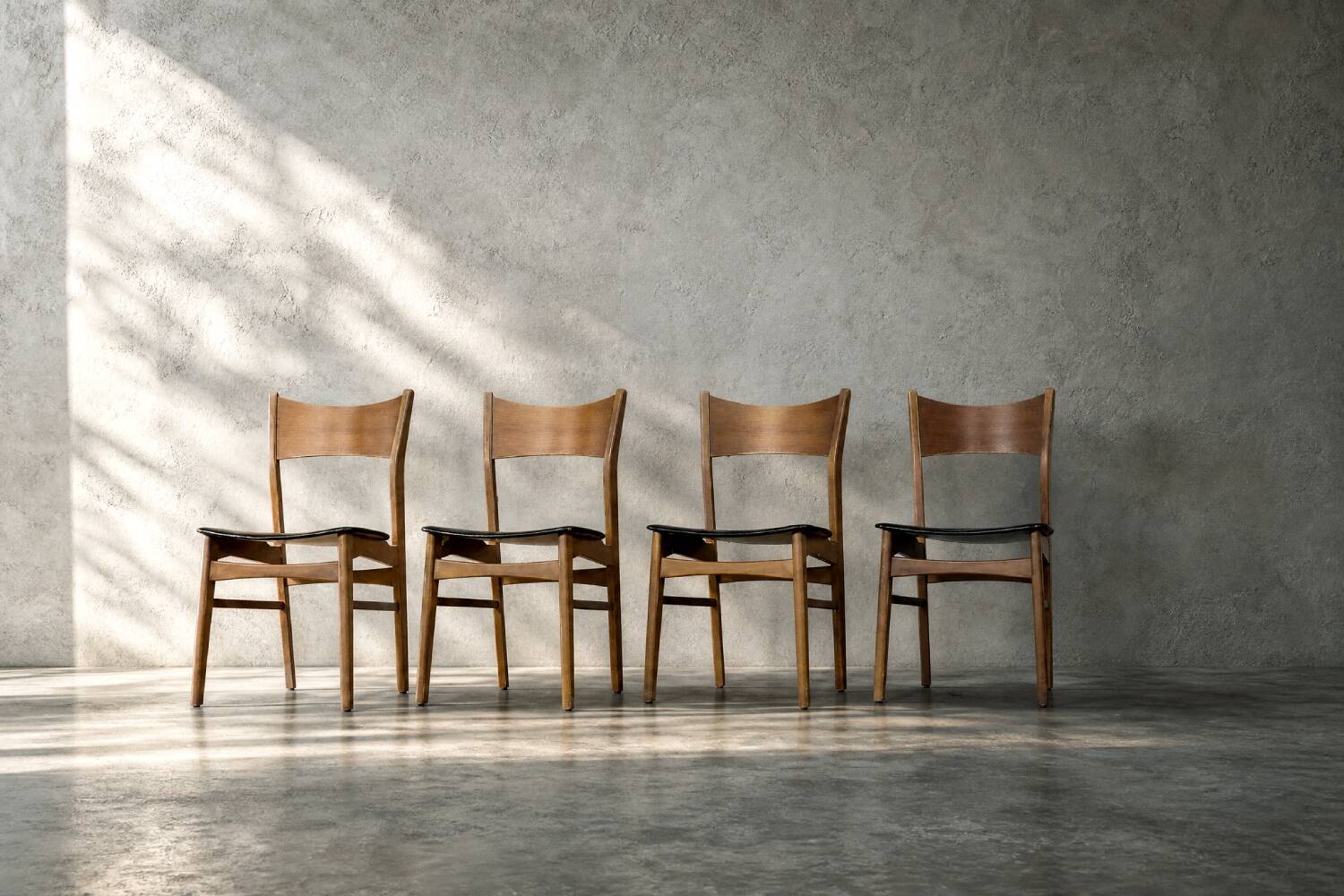 Ensemble de 4 chaises de salle à manger vintage mi-siècle danoise modernes en hêtre et teck.