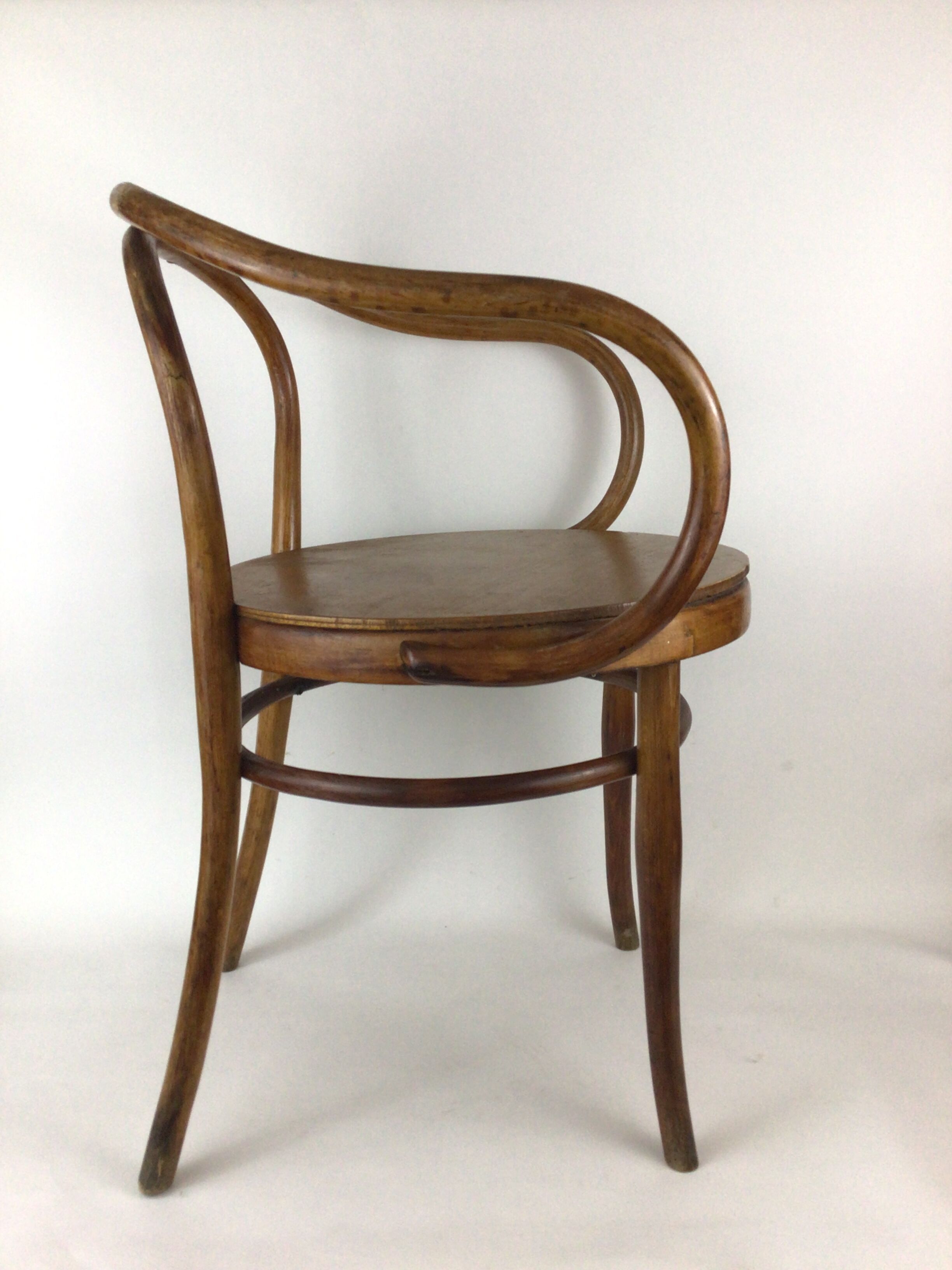Fauteuil en bois courbé dit le Corbusier J&J Kohn