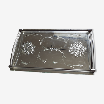 Glass top with coplès patterns. Metal surround.