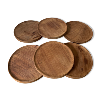 Display and plates in vintage Scandinavian wood