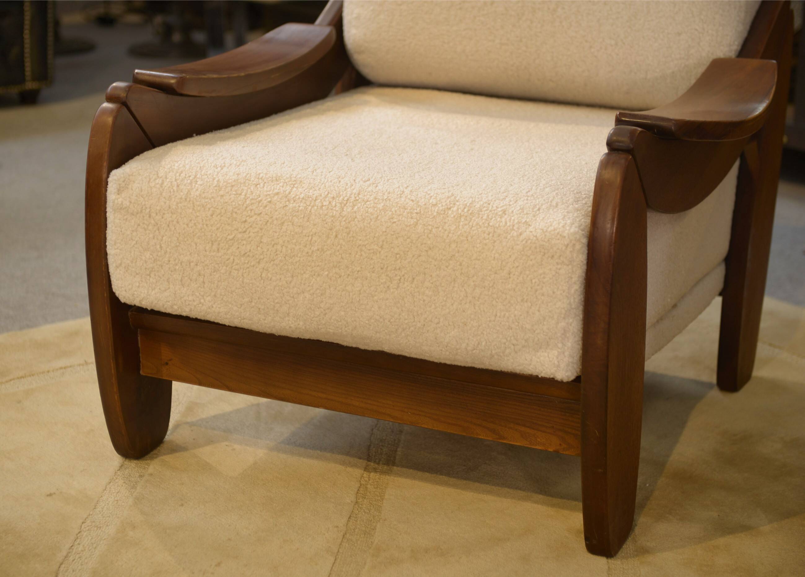 Brutalist pair of armchairs in mahogany and cream boucle 1970s.