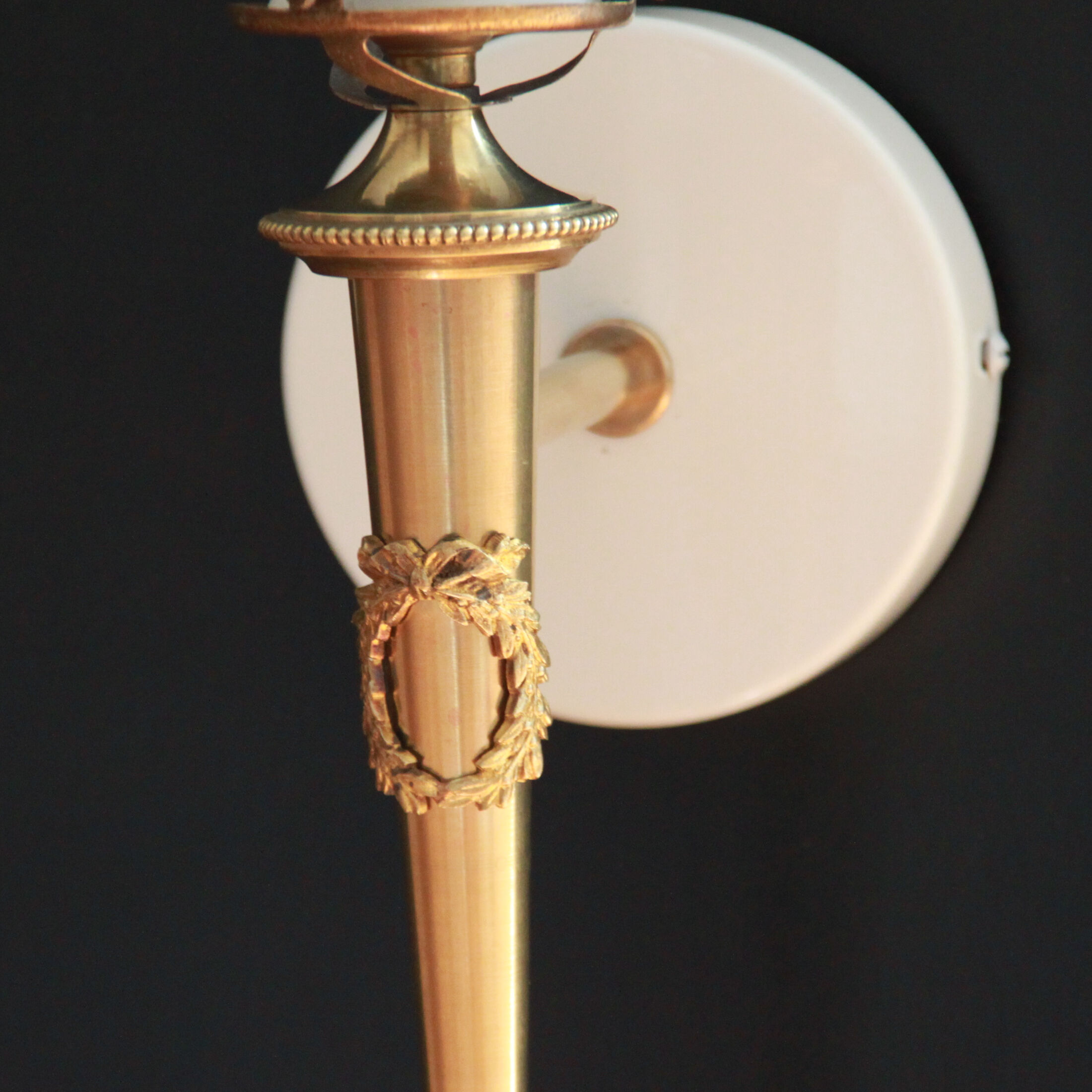 Wall apply torch torch brass tulip pink flower light empire pine cone