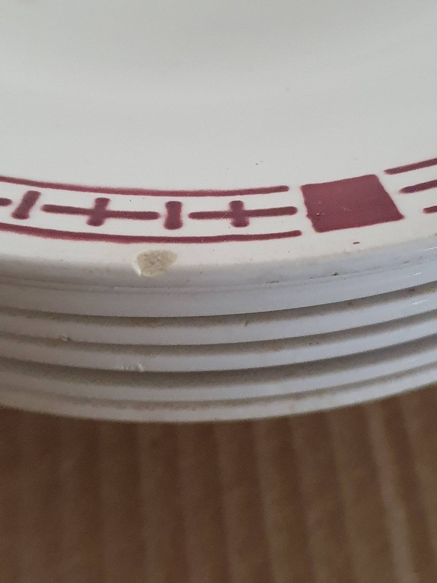 Lot 7 assiettes plates en faïence "Sarreguemines & Digoin", modèle SAVERNE