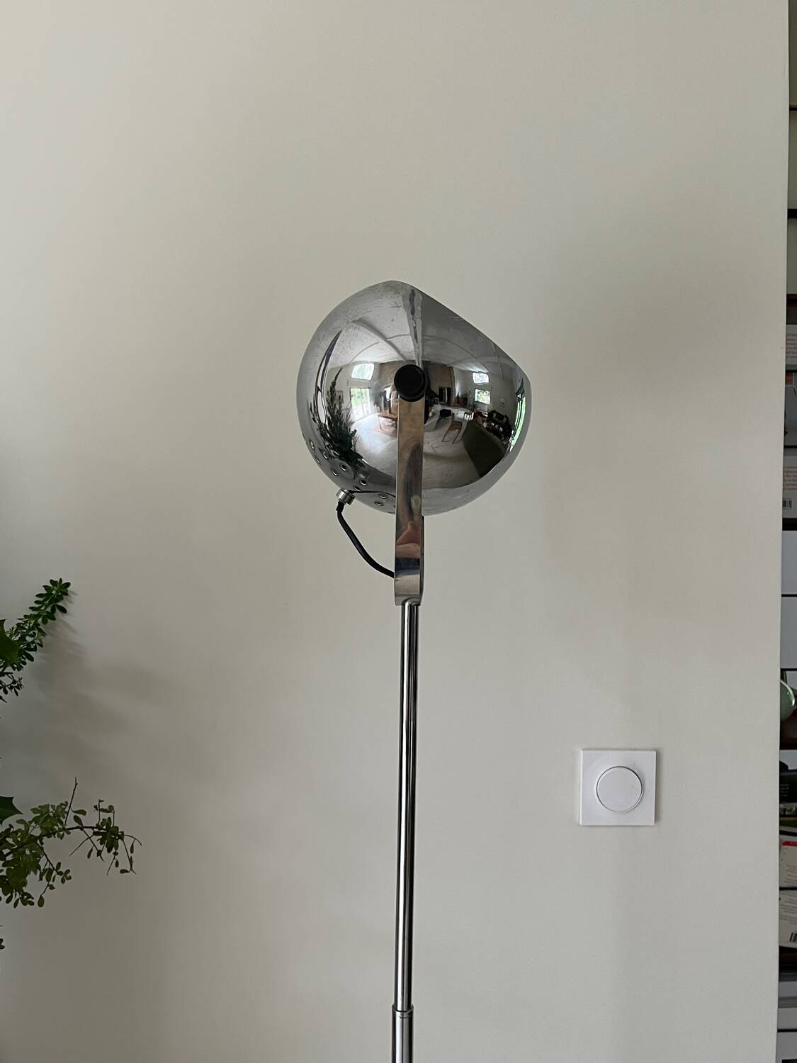 Eyeball Floor Lamp