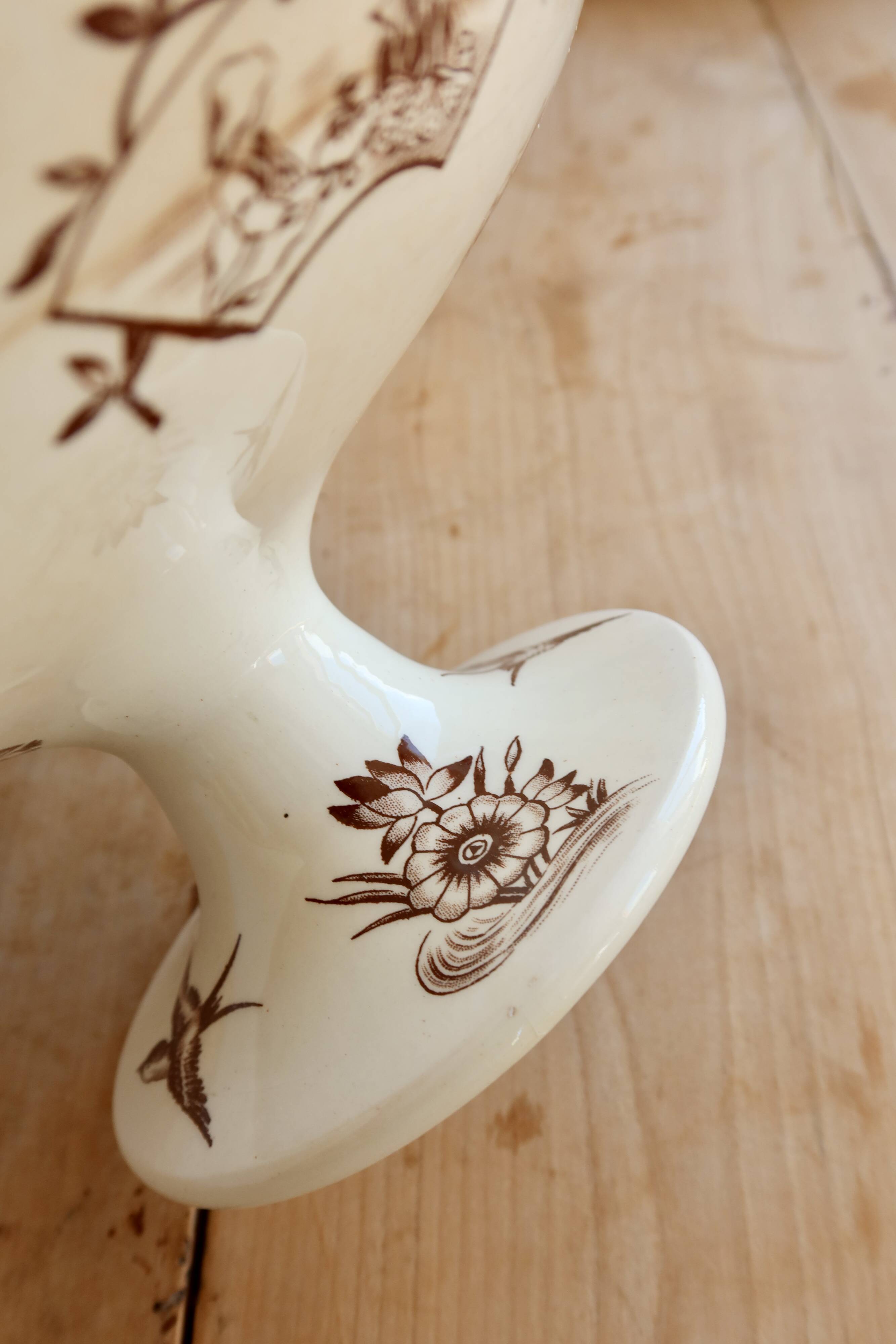Antique compote dish made of ironstone, ivory and sepia, Clairefontaine with oriental decoration.