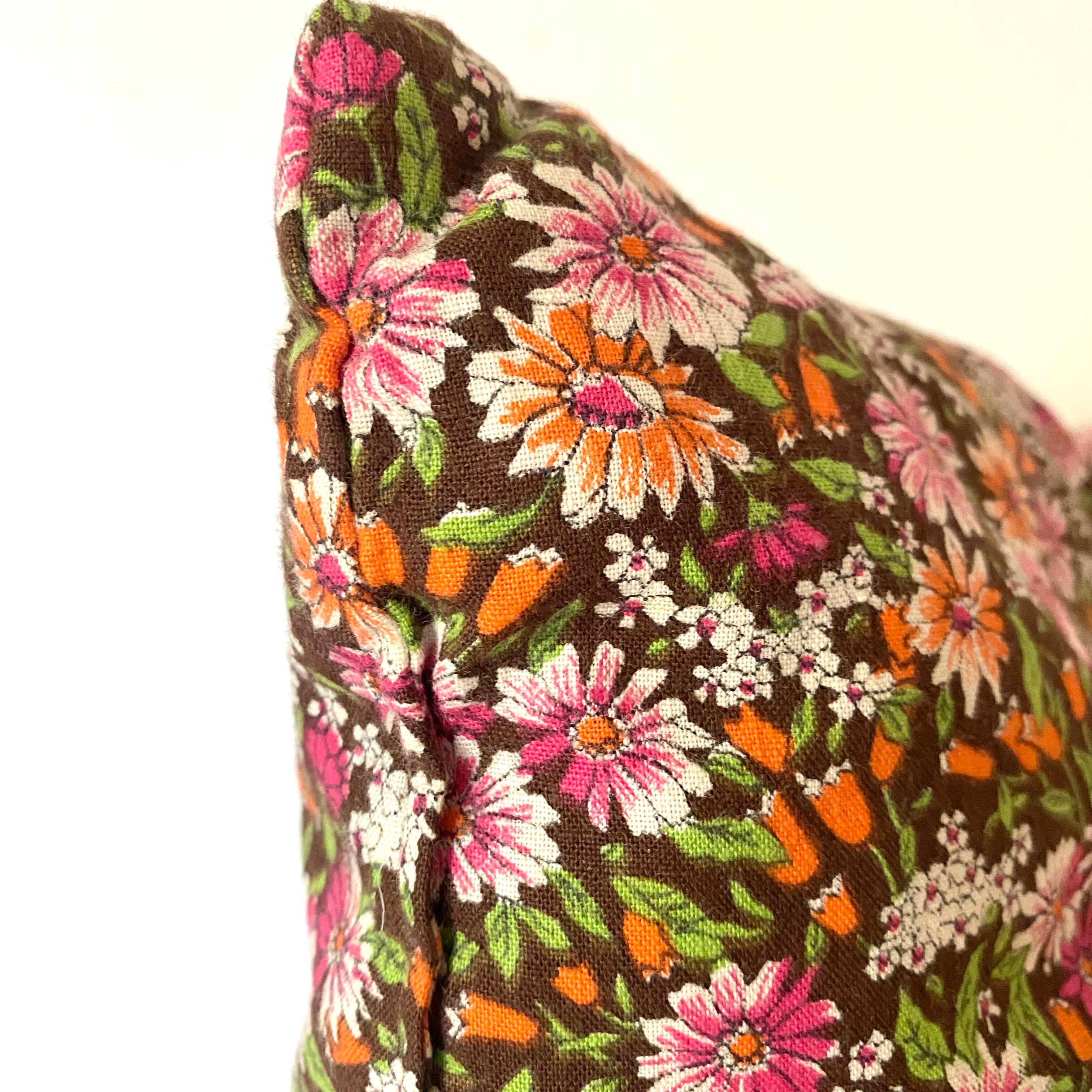 Coussin fleuri Liberty années 70