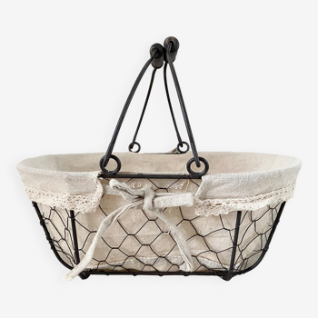 Basket in wrought iron and linen