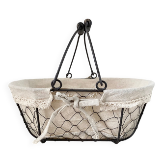 Basket in wrought iron and linen