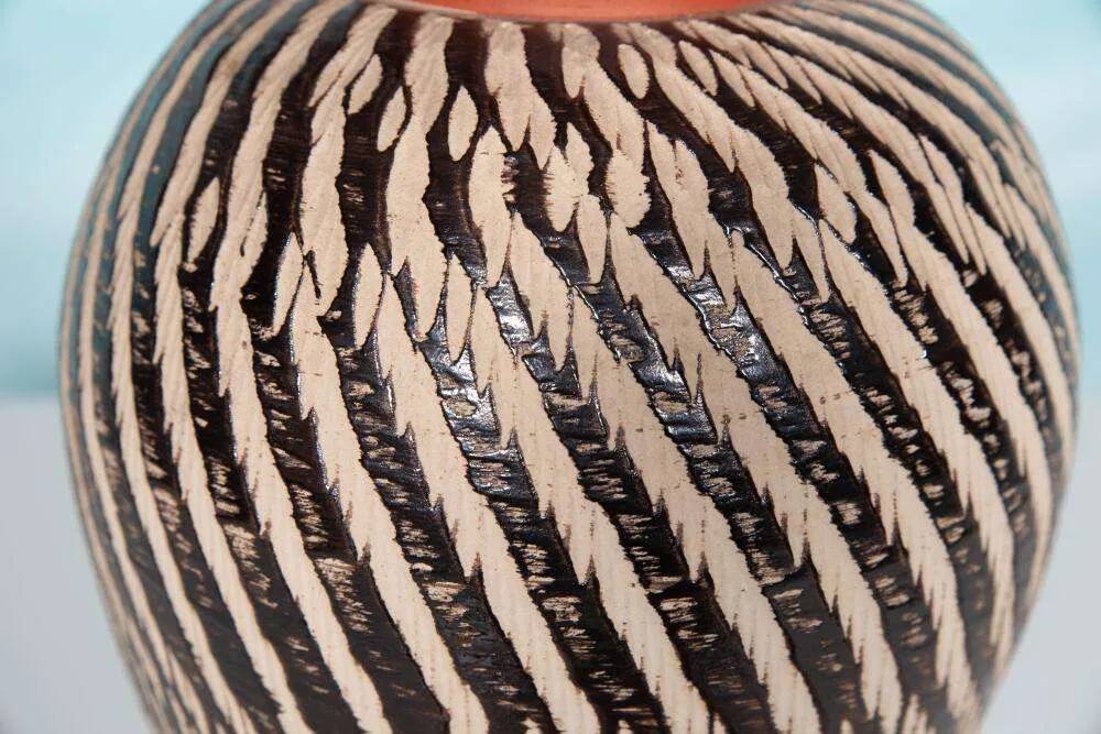 Vintage minimalist ceramic vase Wekara sgraffito
