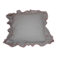 Coussin vintage blanc en lin à volant motif roses, charme romantique 50x50 cm