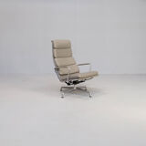 Charles and Ray Eames EA222 soft pad lounge fauteuil for Vitra