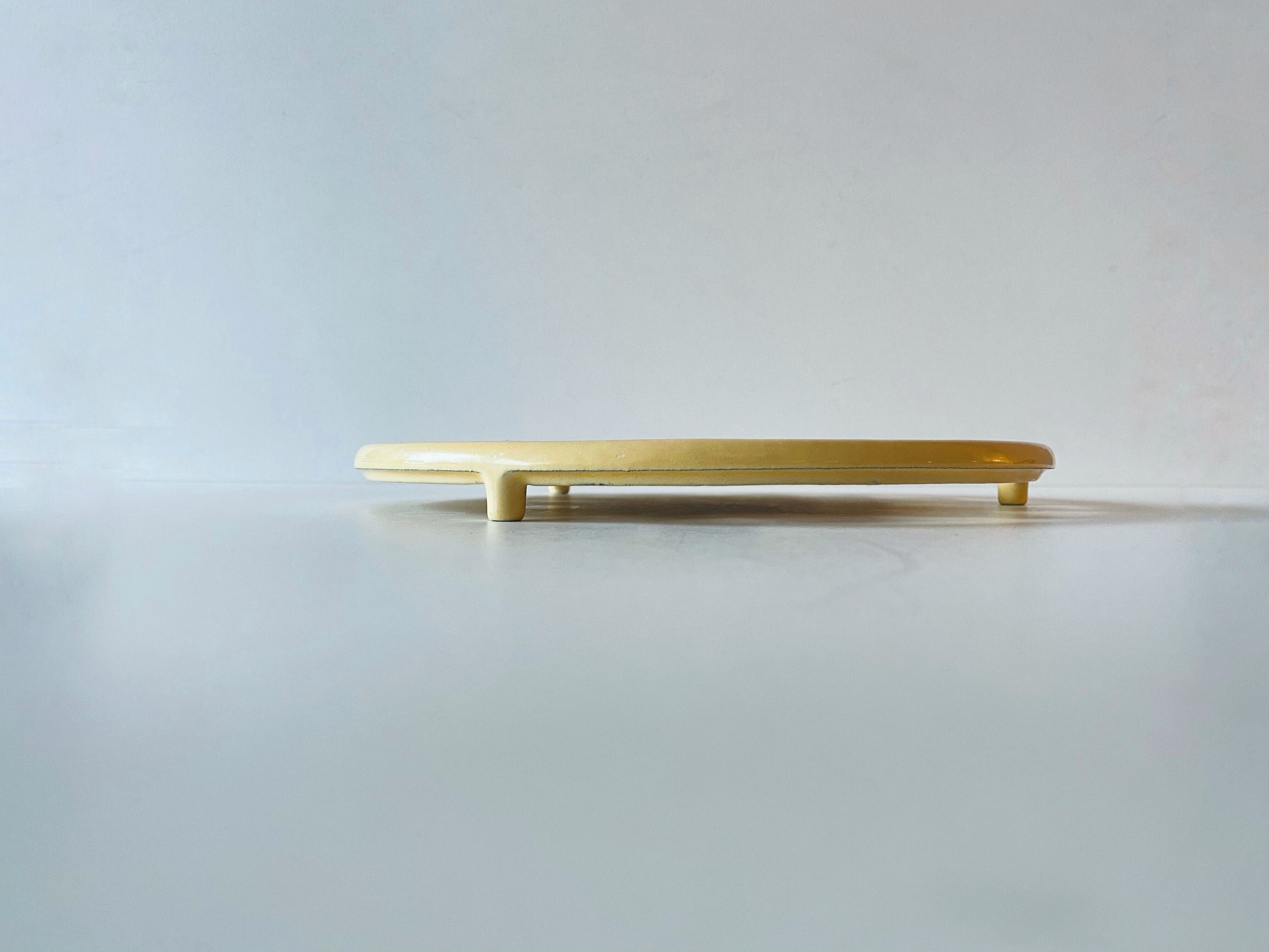 Under-the-flat cast-iron sun