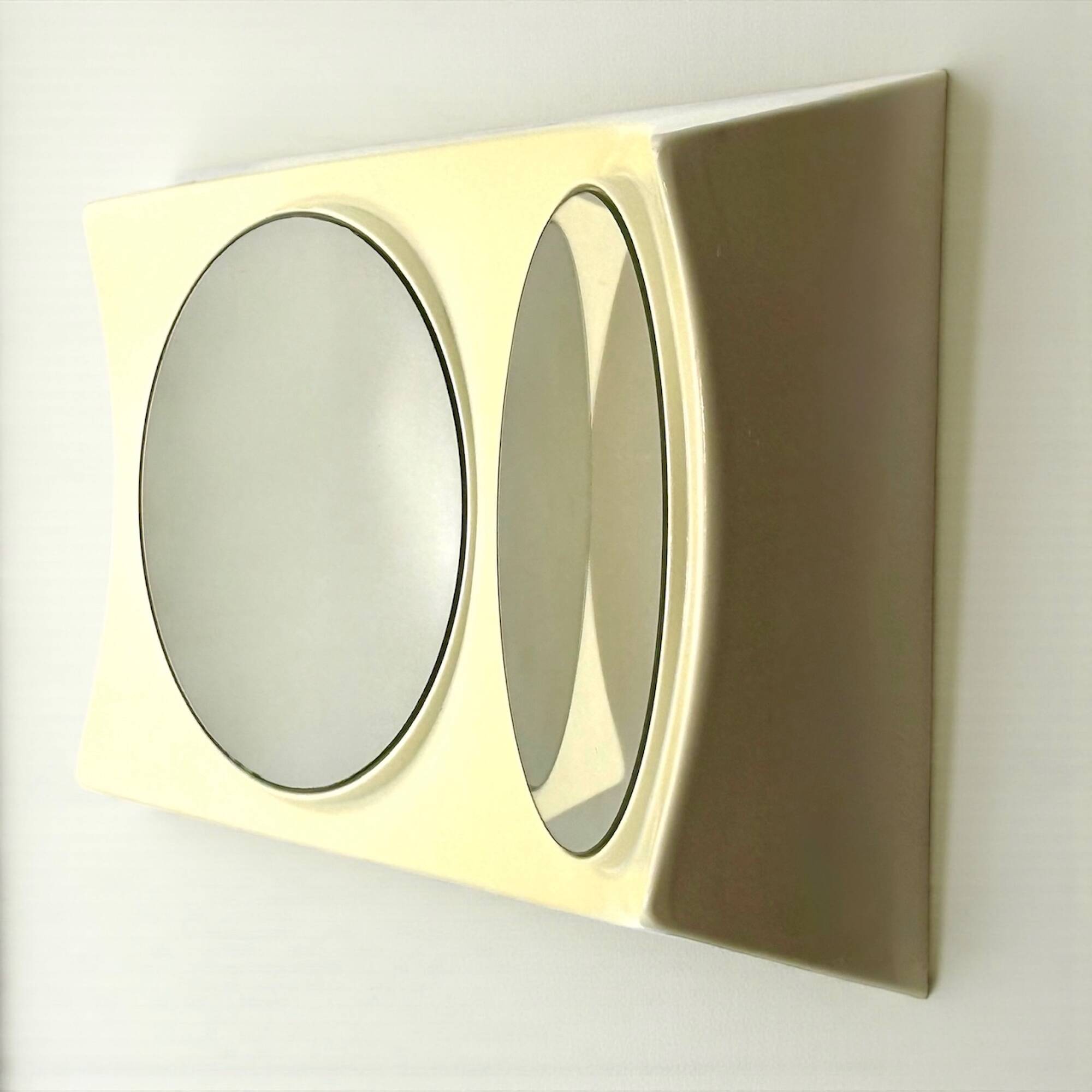 Miroir mural italien OVNI, plastique ivoire flexible, design vintage de l'ère spatiale,