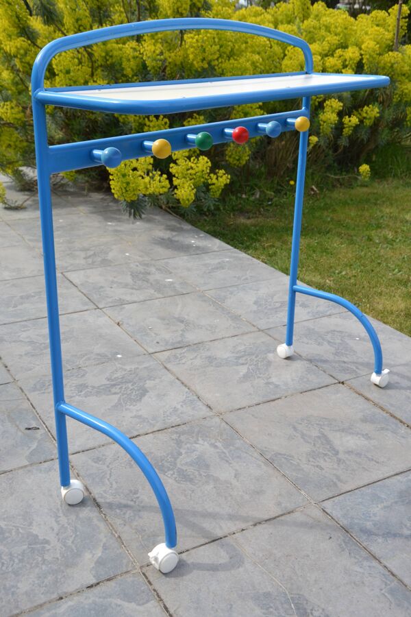 Etagère et patères d'école sur roulettes