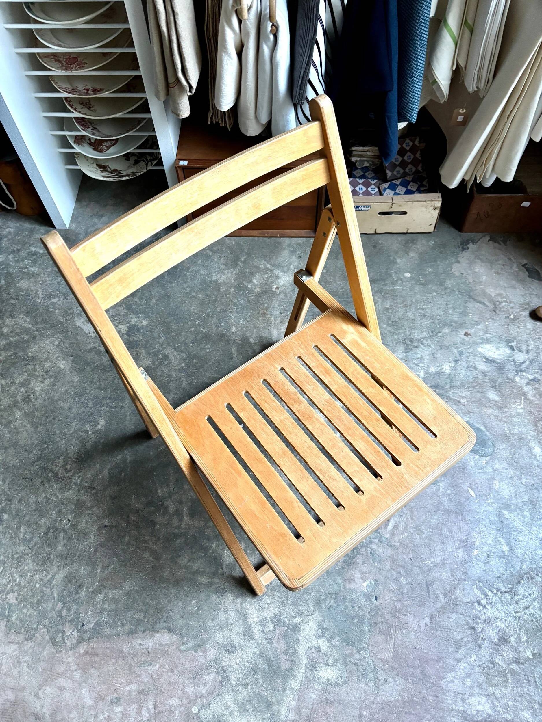 Folding chair in light wood