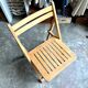 Chaise pliante en bois clair