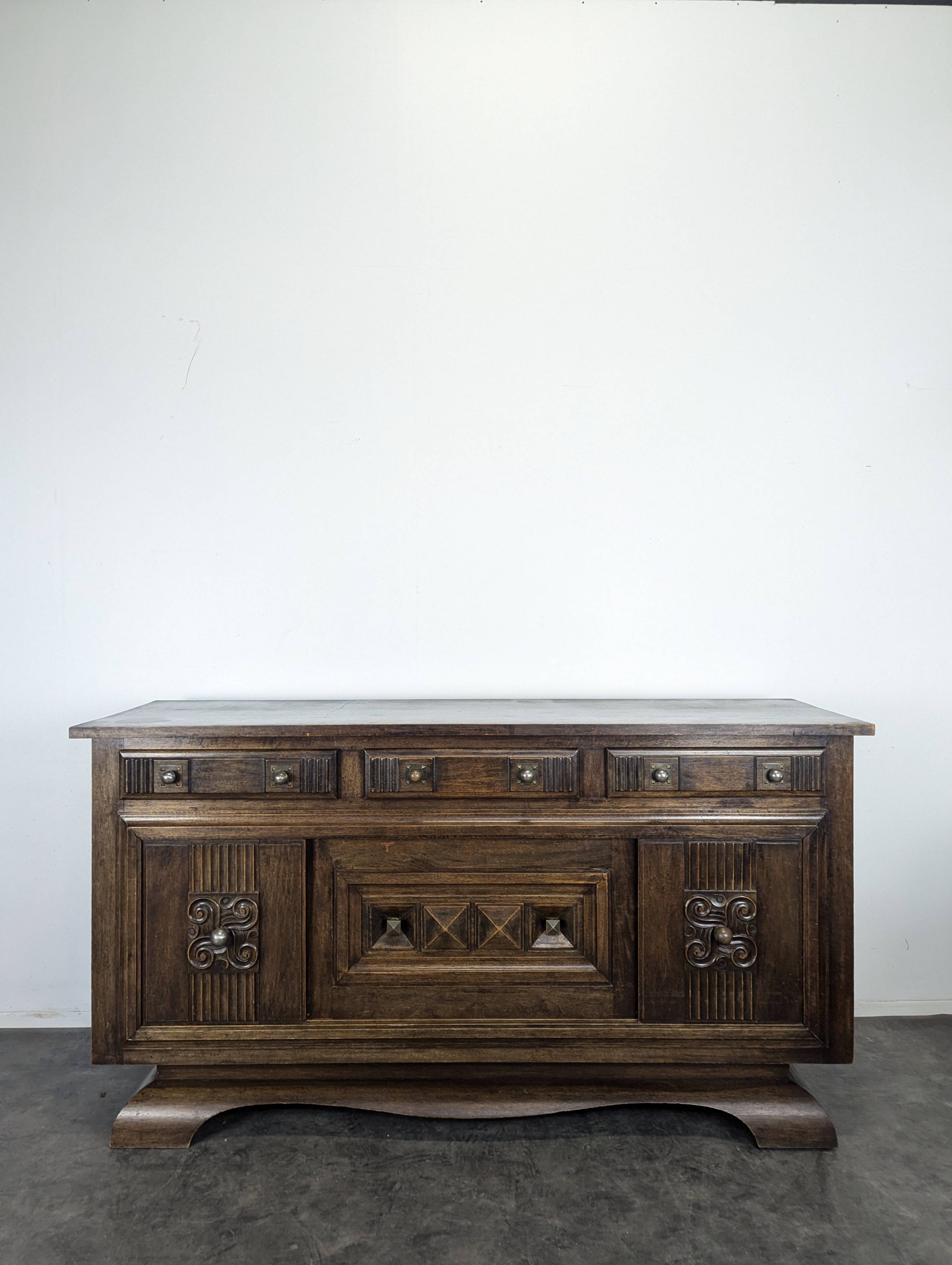 Art Deco oak enfilade with a diamond point decoration.