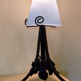 Lampe Art Nouveau en fer forgé et abat-jour en verre opaque bleu