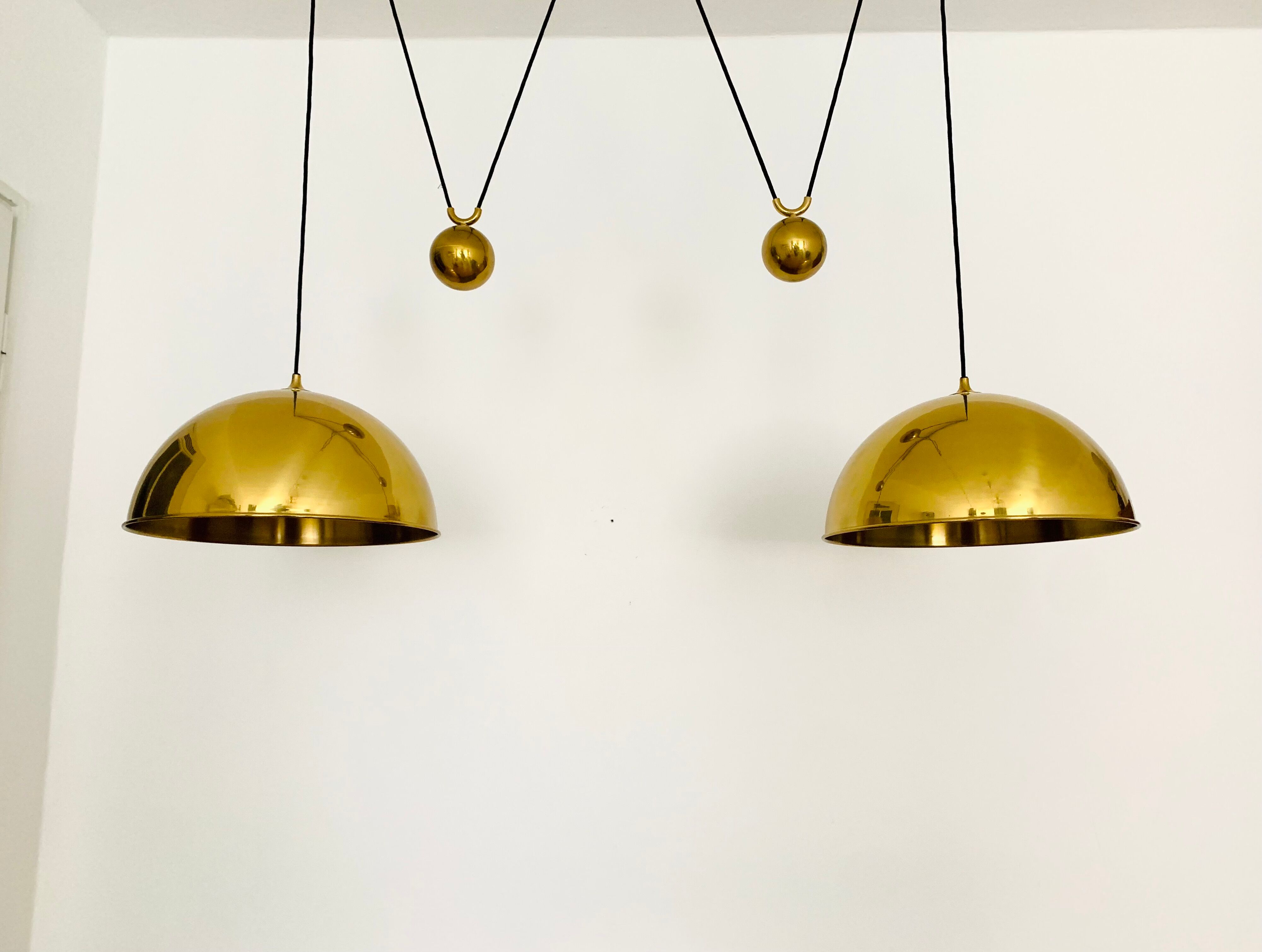 Lampe suspendue en laiton Posa44 double réglable par Florian Schulz