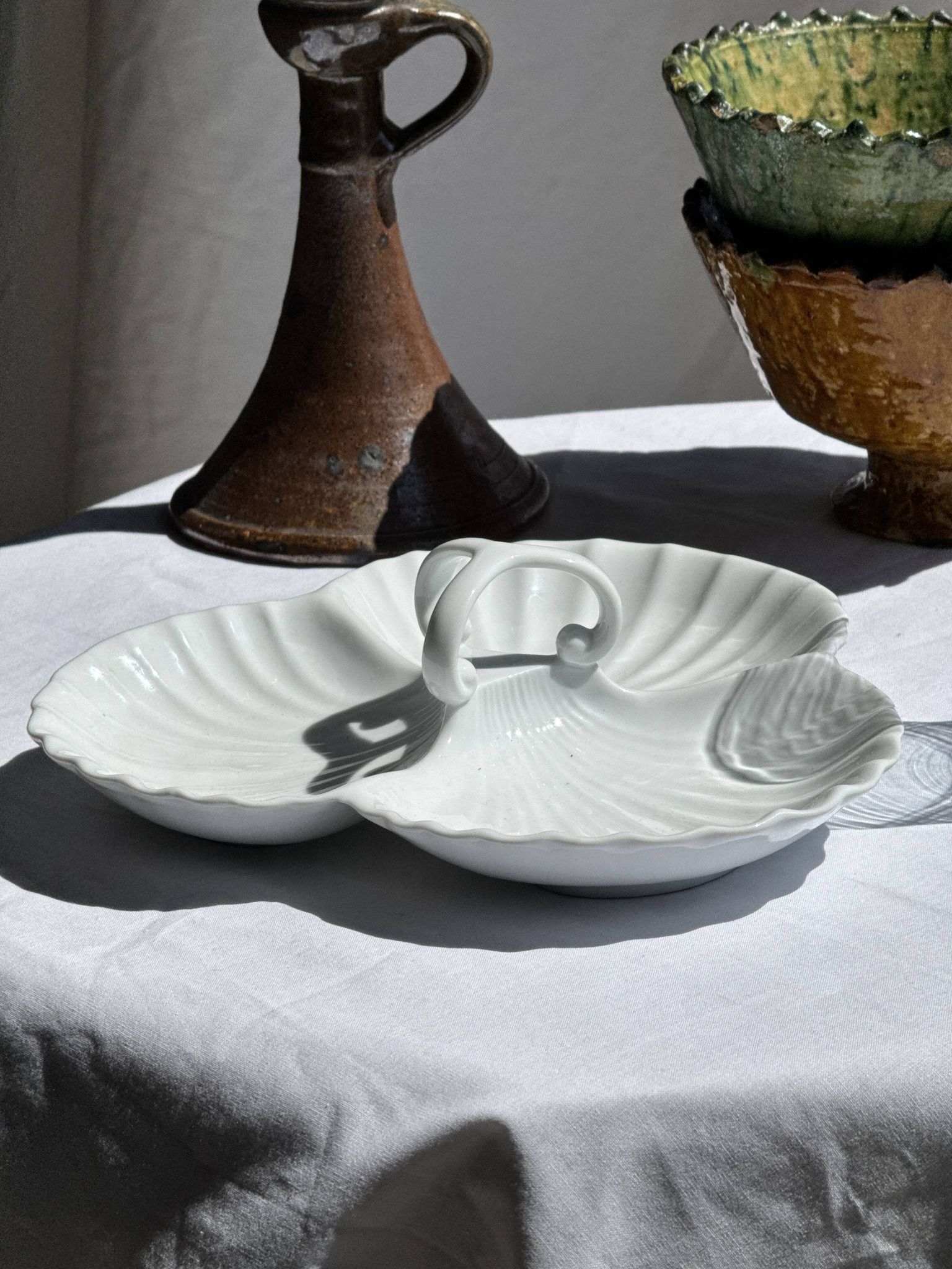 Vintage serving dish in white porcelain with shells MP Samie D26 H4
