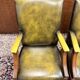 Ensemble de chaises présidentielles Chesterfield anglaises classiques.