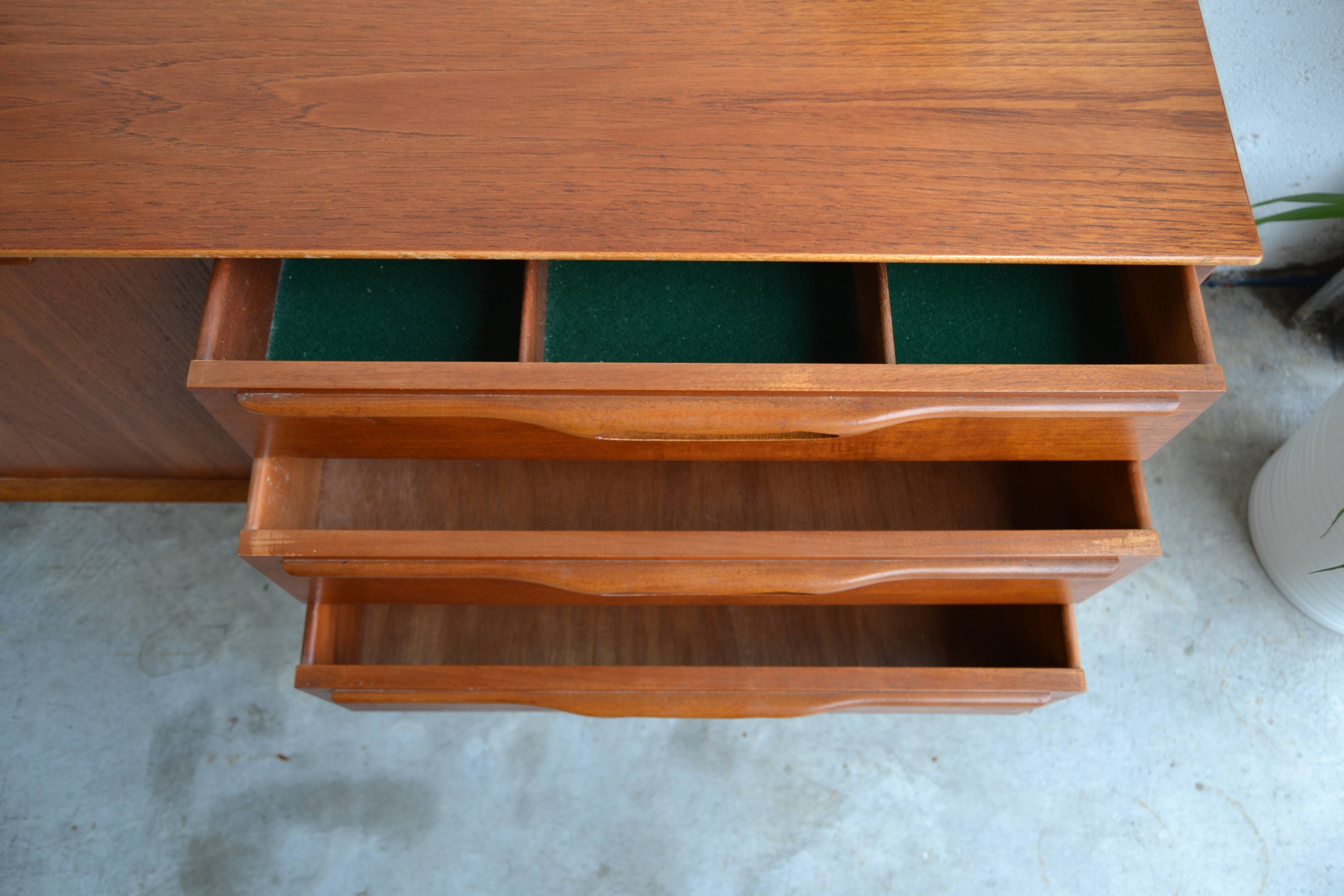 Teak sideboard by Jentique * 168 cm