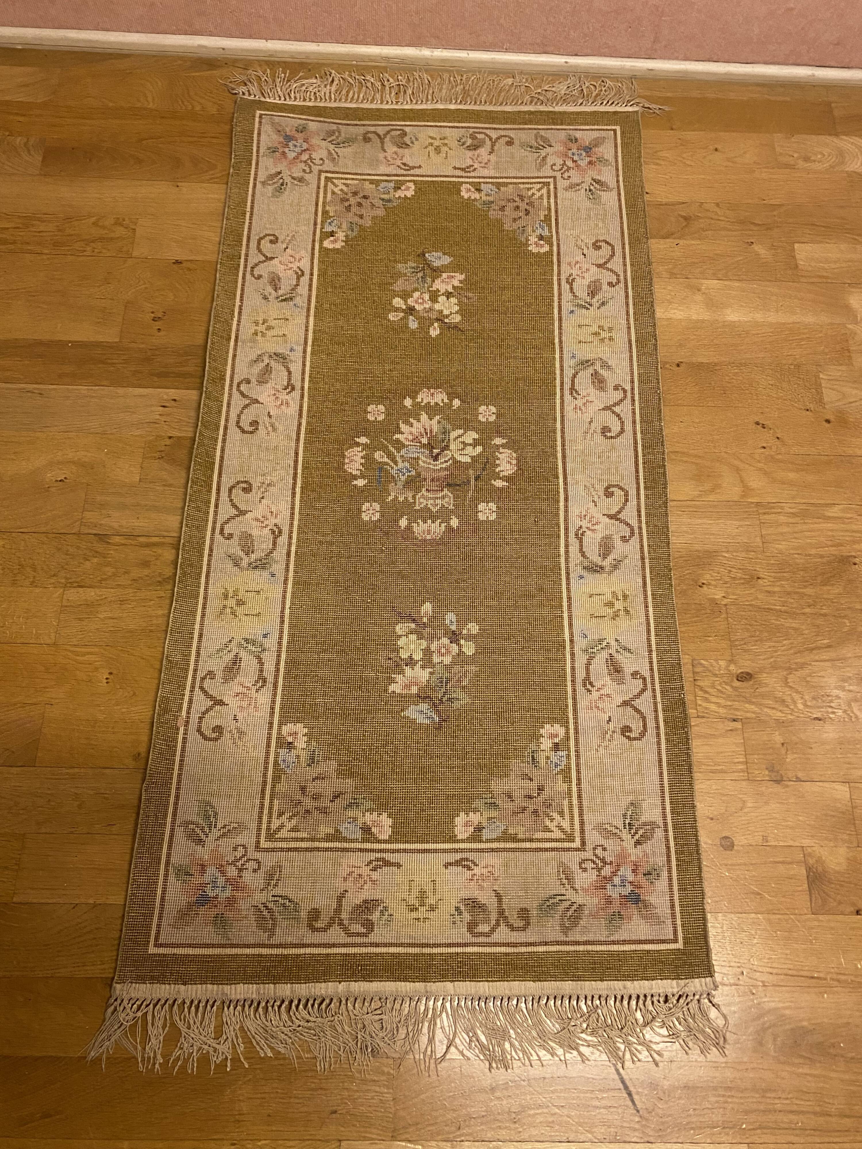 Chinese silk carpet, 124 cm x 62 cm