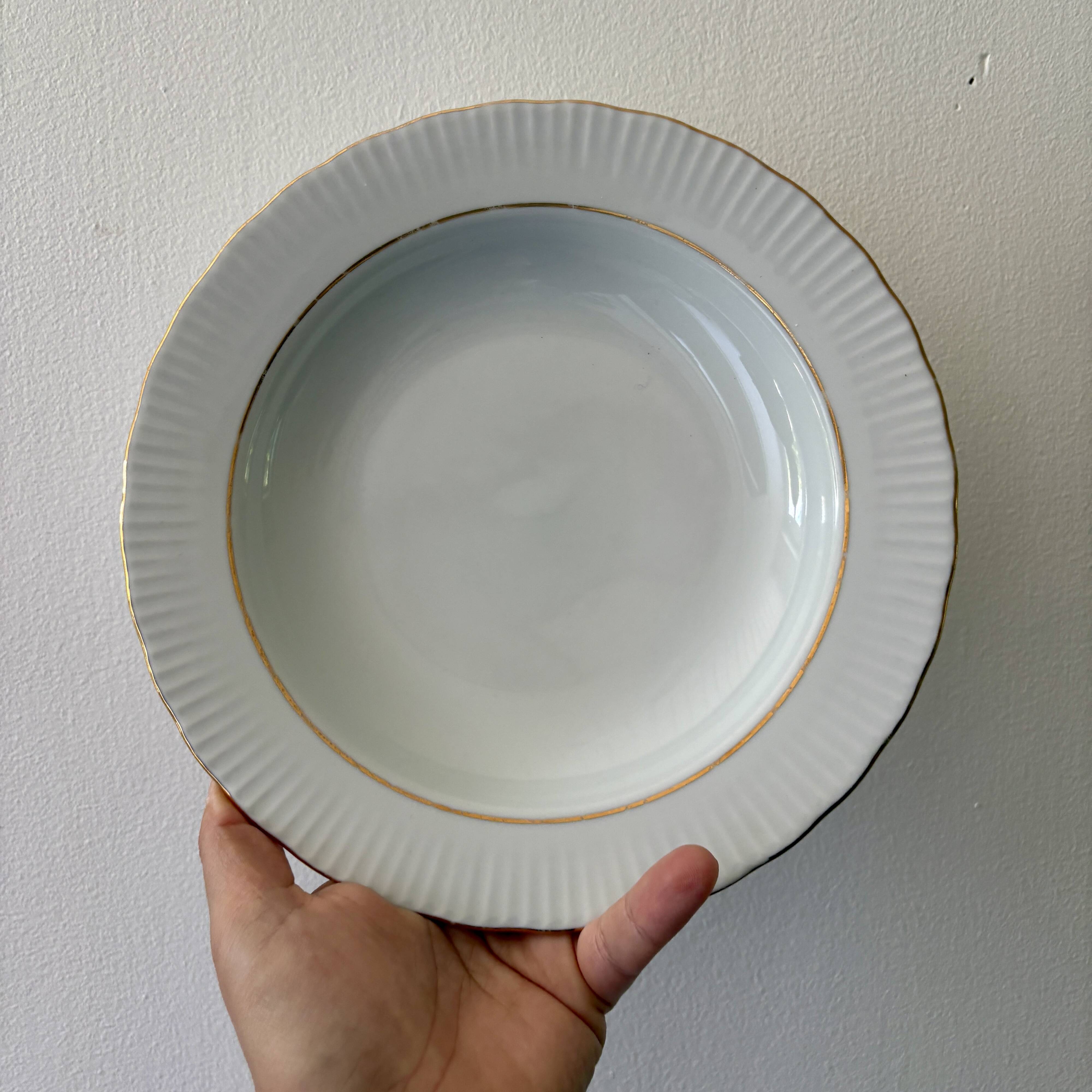 Set of 8 vintage deep plates in German porcelain.